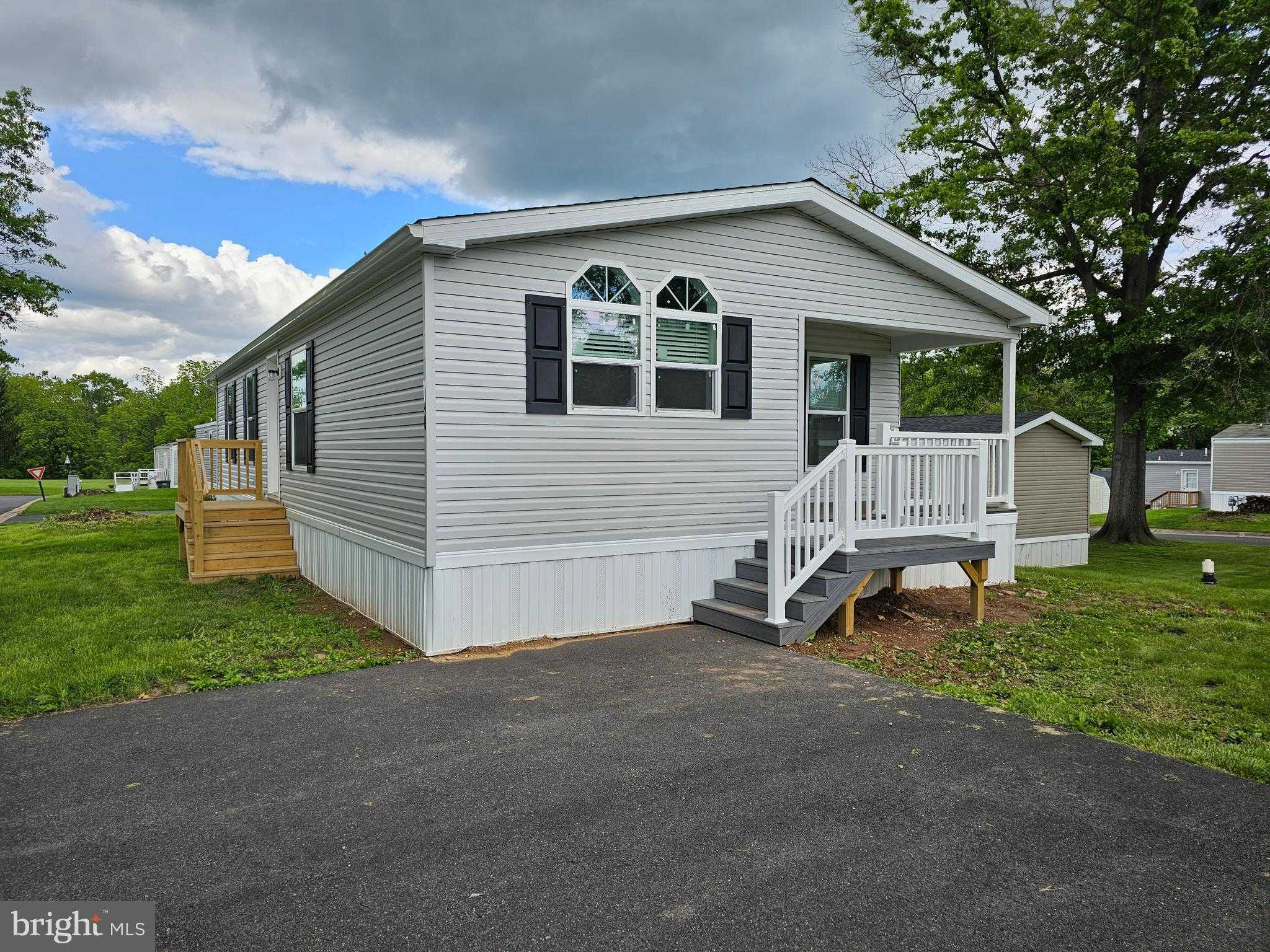 140 Pawnee Ave photo 3