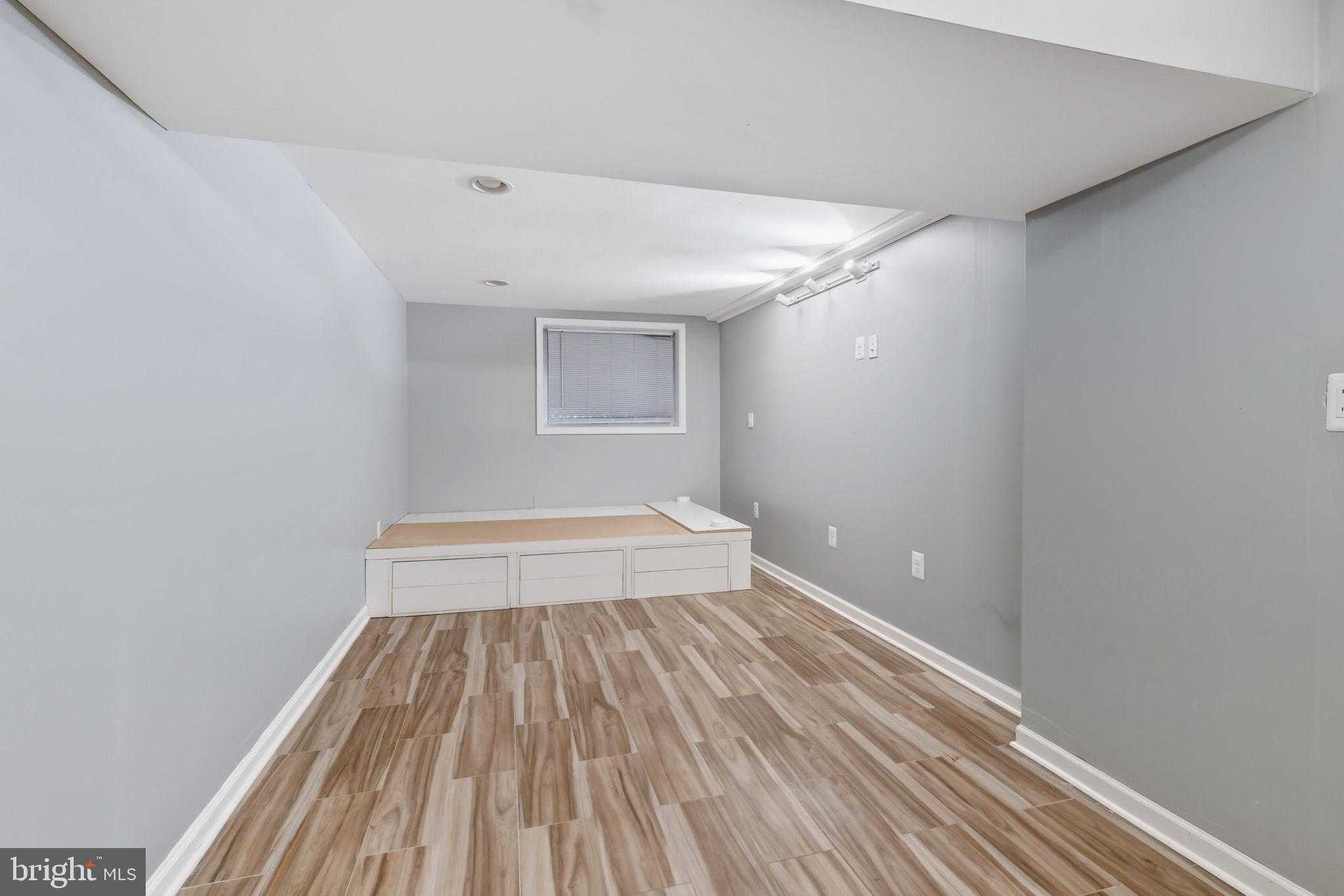 8817 Lagrange St photo 30