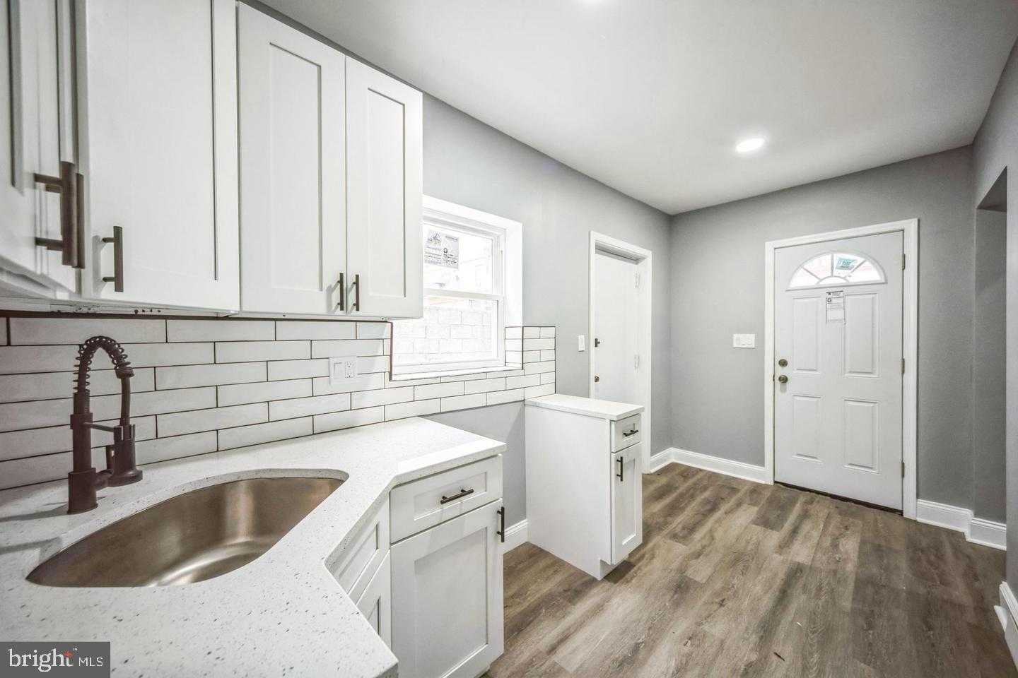 6037 Elmwood Ave photo 4