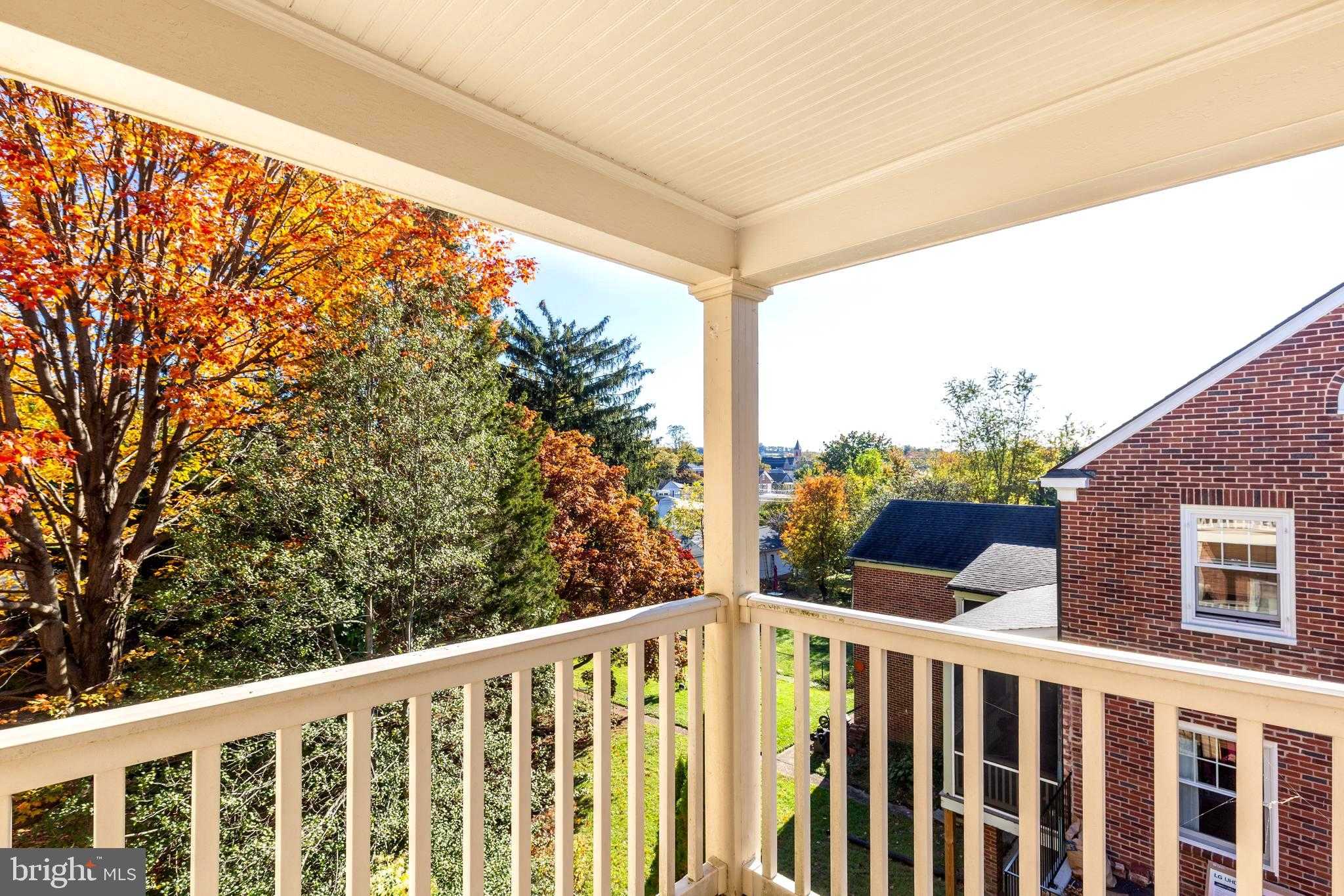 88 W Green St photo 9