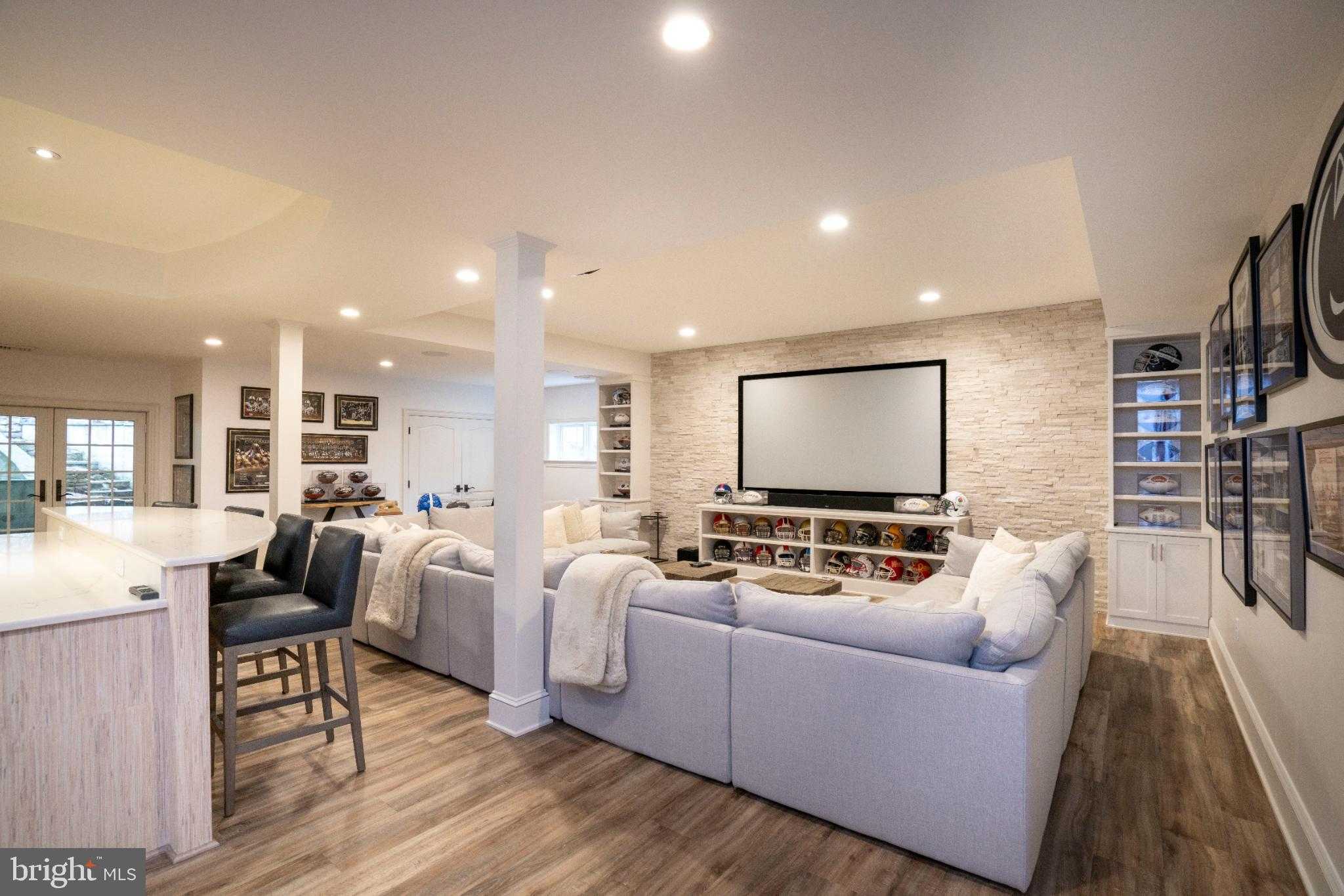 157 Manhasset CT photo 24