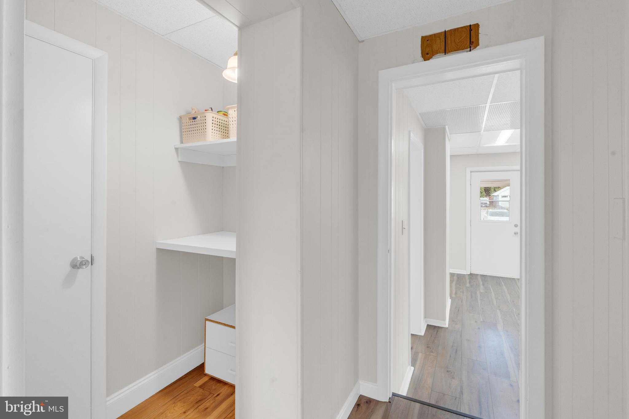 239 E Main St photo 9