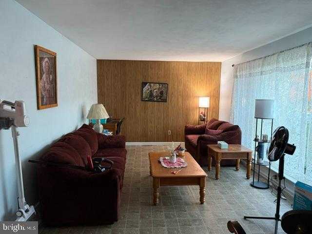 33 W Main St photo 3