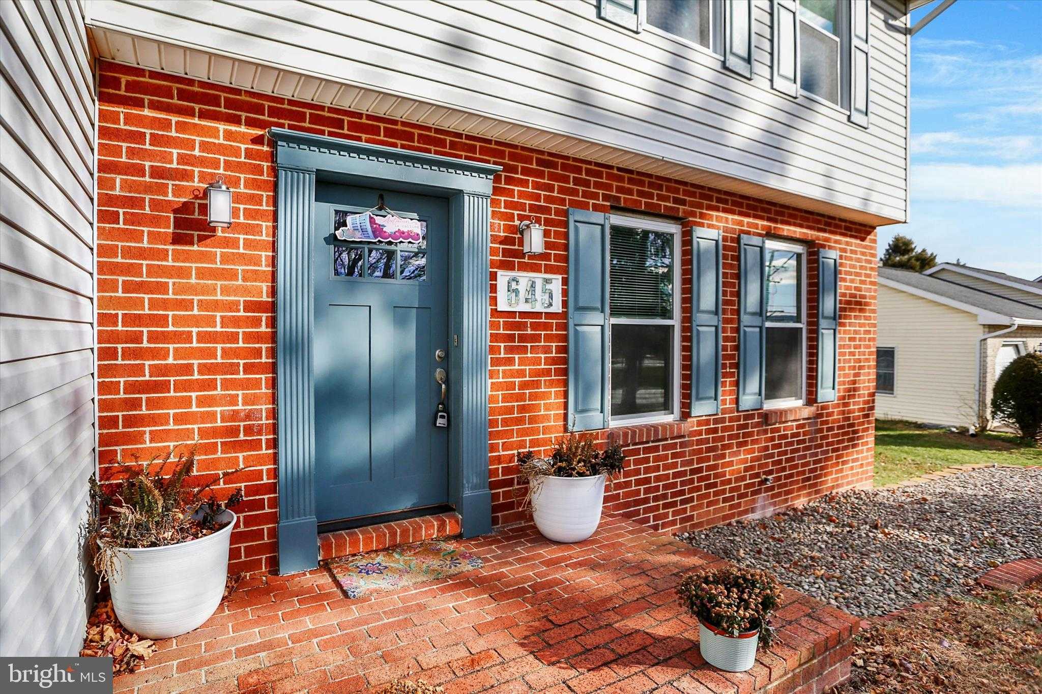 645 W 1st St photo 4