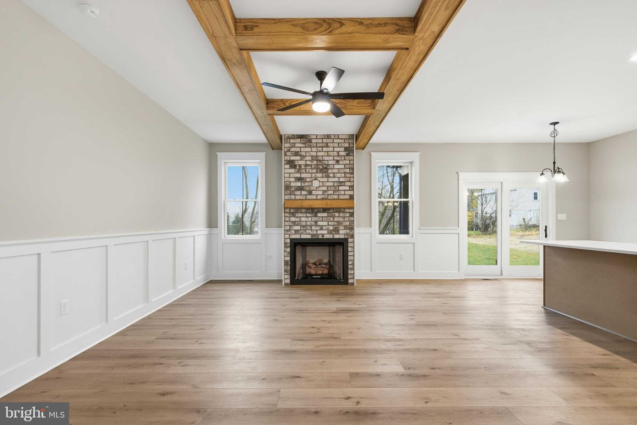 1035 Putnam St photo 6