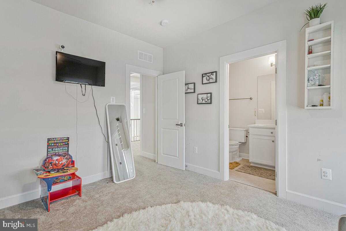 913 Midbrook Ln photo 39