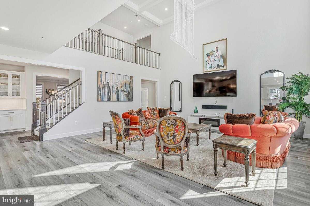 913 Midbrook Ln photo 7