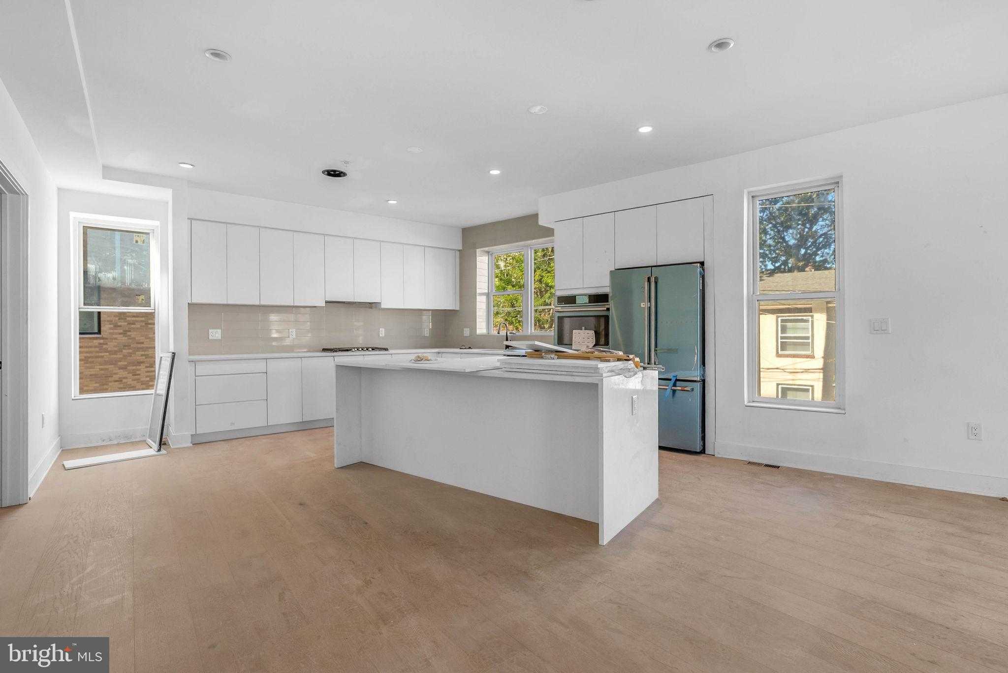 652 Fairmount Ave photo 6