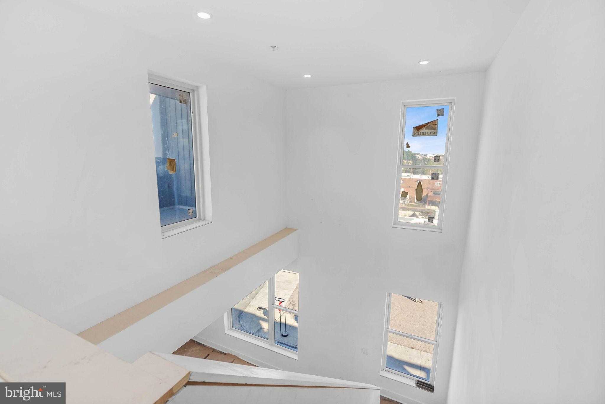 652 Fairmount Ave photo 9