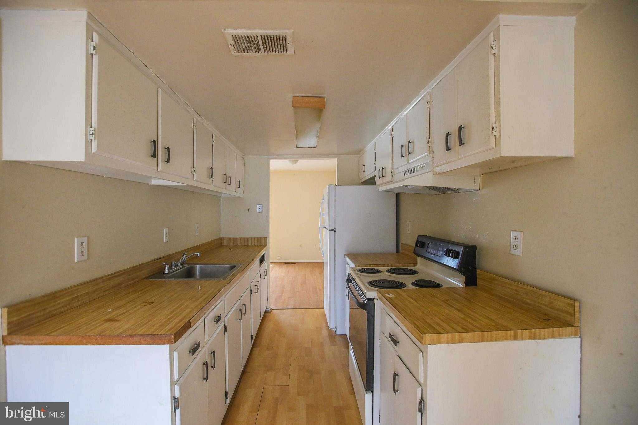 9002 Continental Pl photo 4