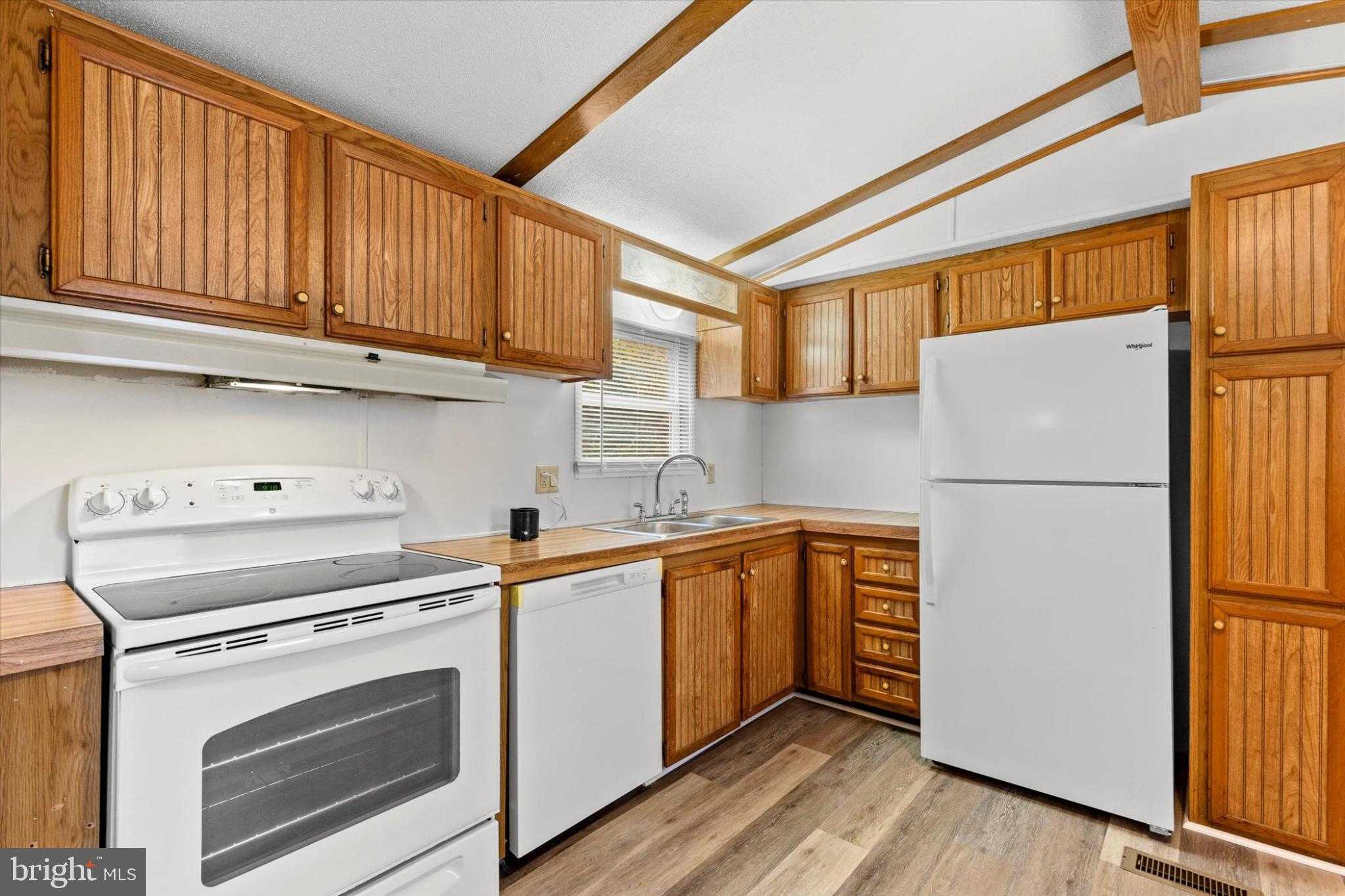 1180 Leisure Dr photo 6