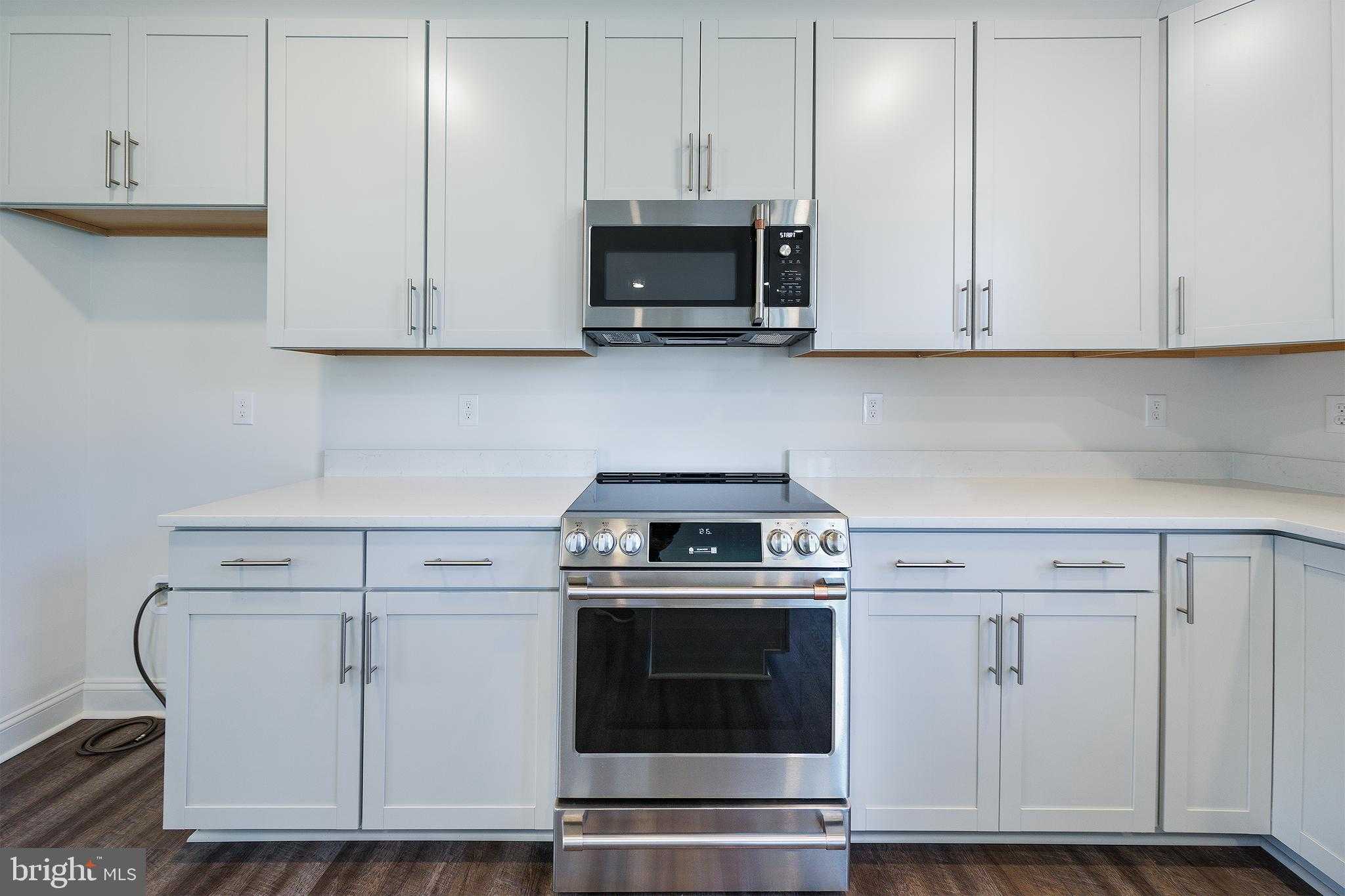 312 Columbia Ln photo 15