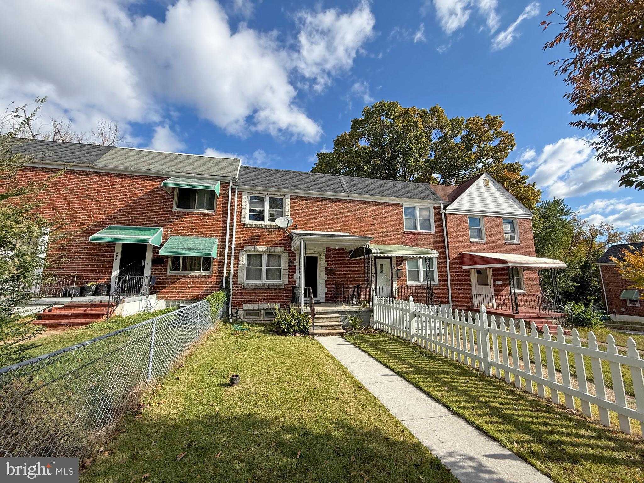 830 Saint Dunstans Rd photo 2