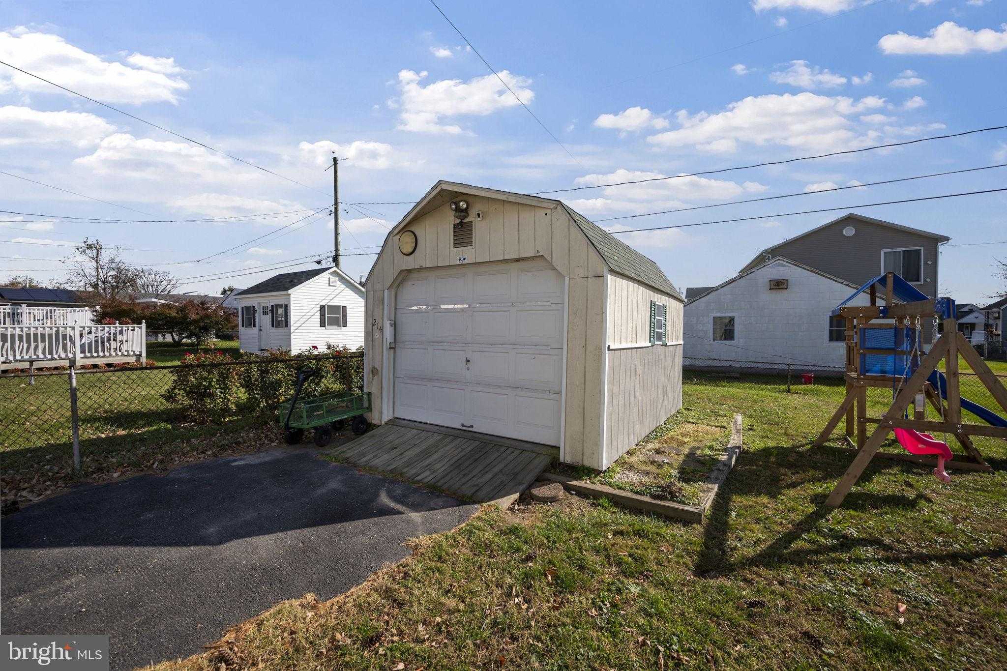 214 Parkwood Rd photo 42