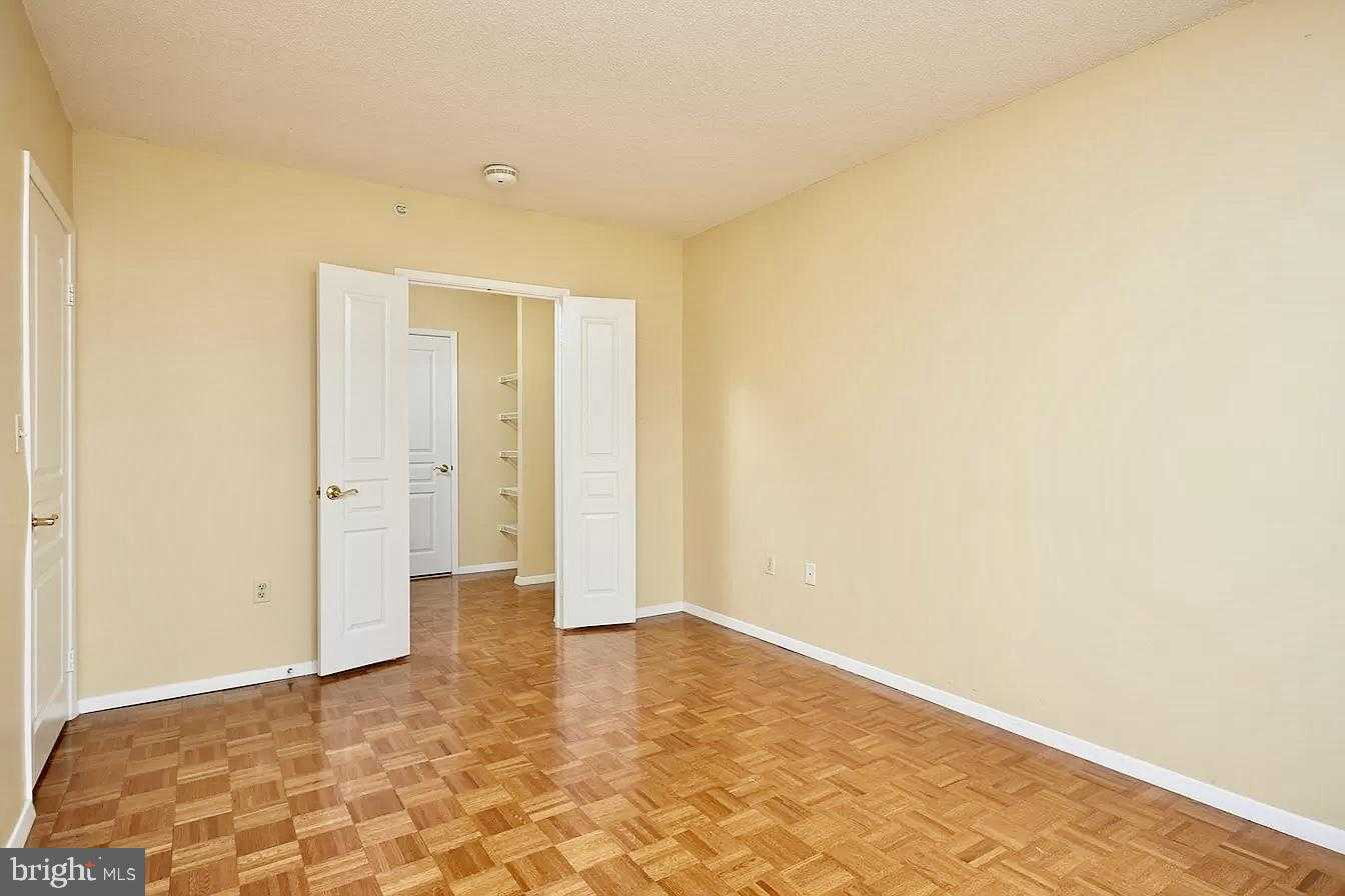 7111 Woodmont Ave Apt 103 photo 8
