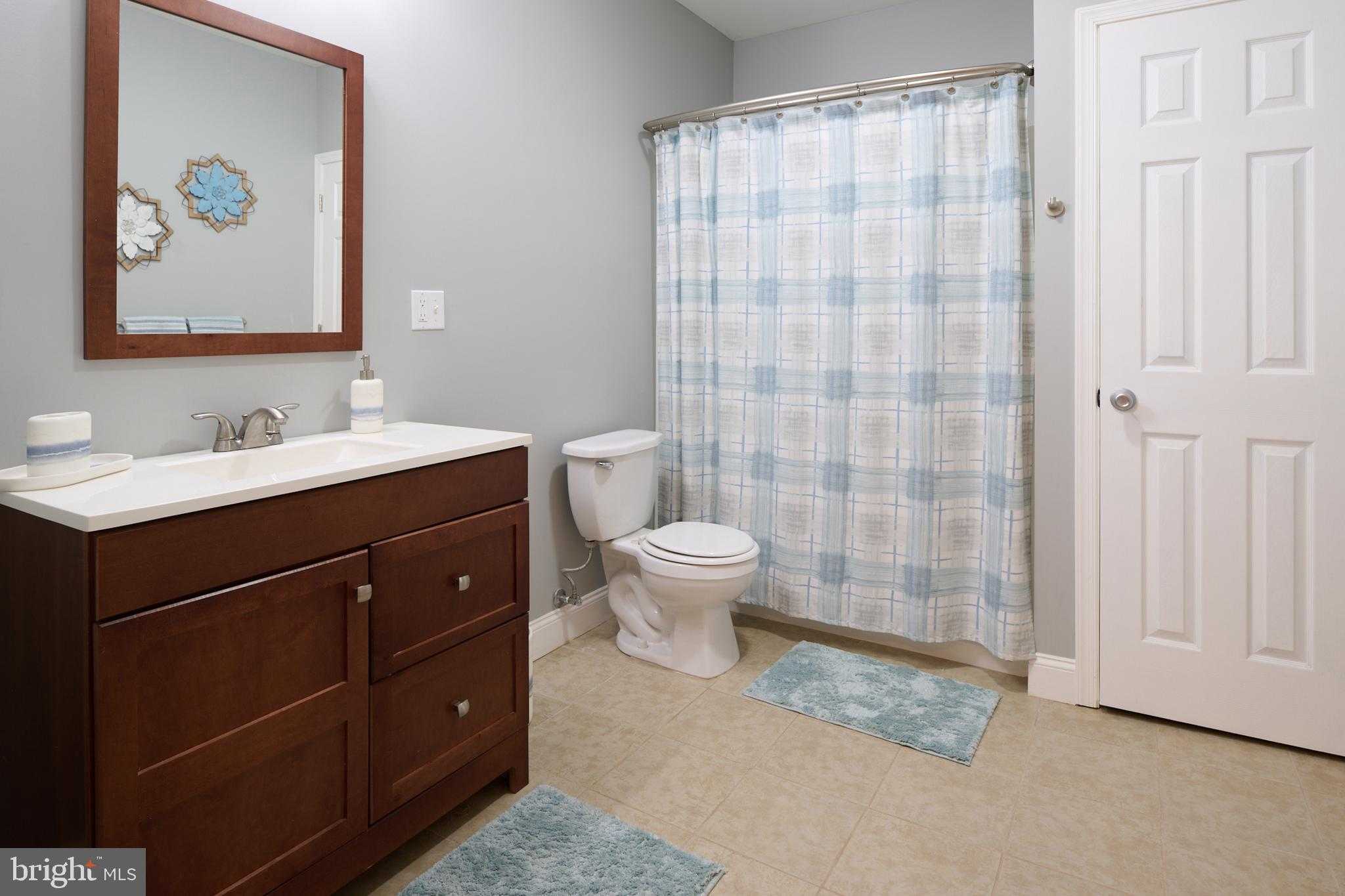 100 Lois Ln photo 65