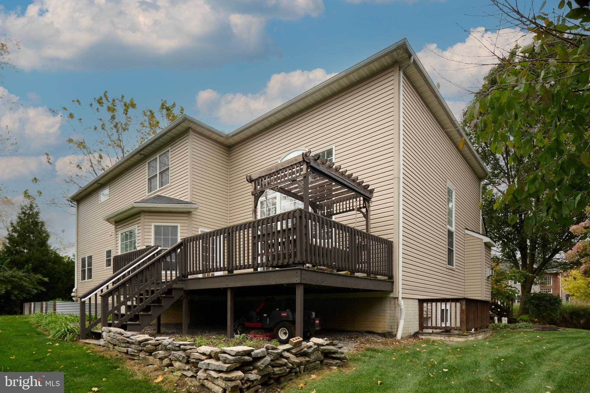 100 Lois Ln photo 77