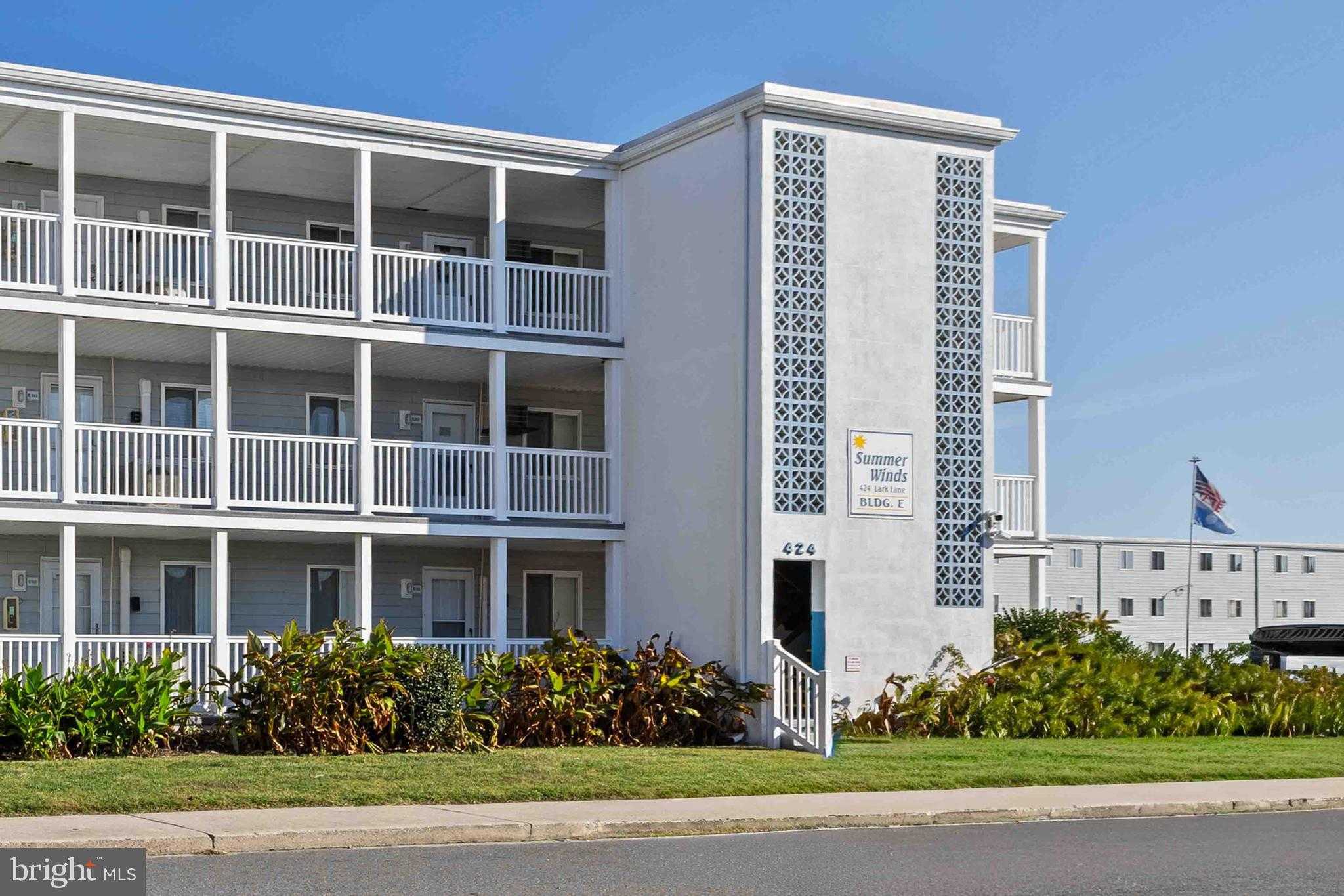 424 Lark Ln # E304 photo 4