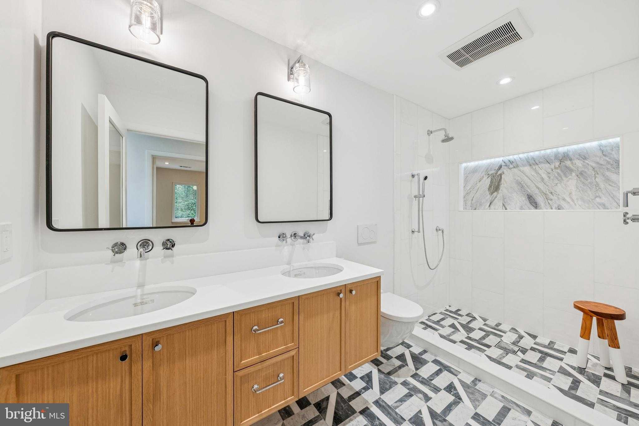 11000 Oakton Woods Way photo 55