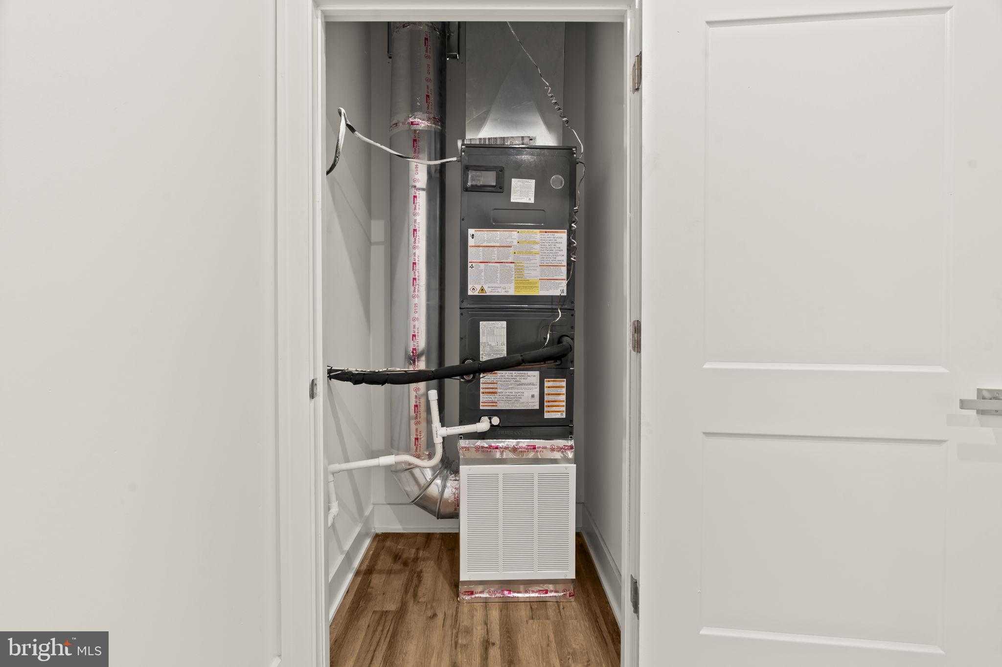 3656 Richmond St photo 14