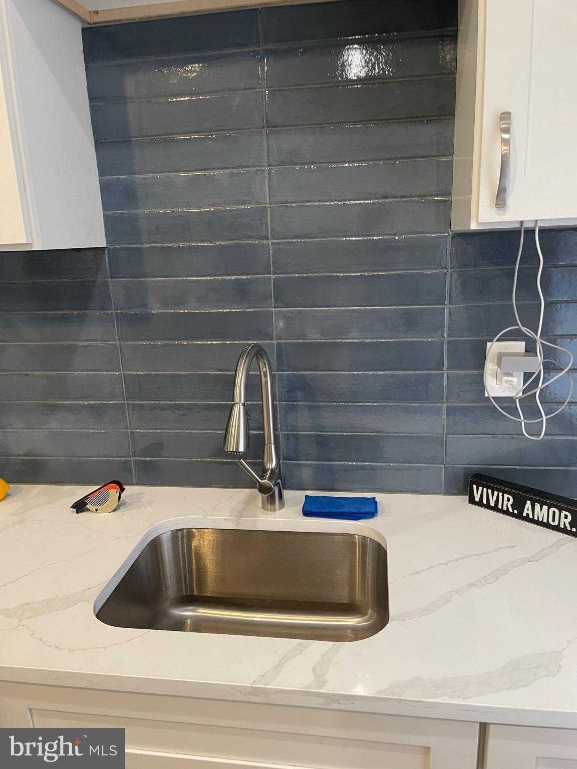 2301 W Mosher St photo 5