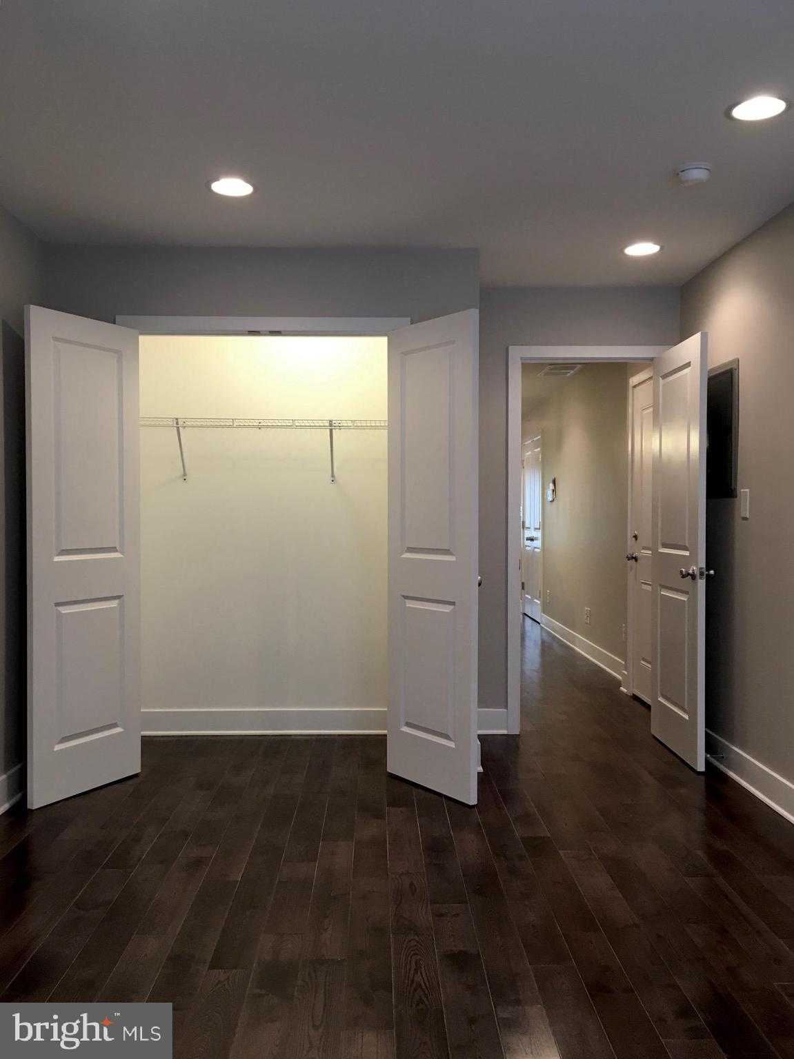 2339 W Thompson St photo 10