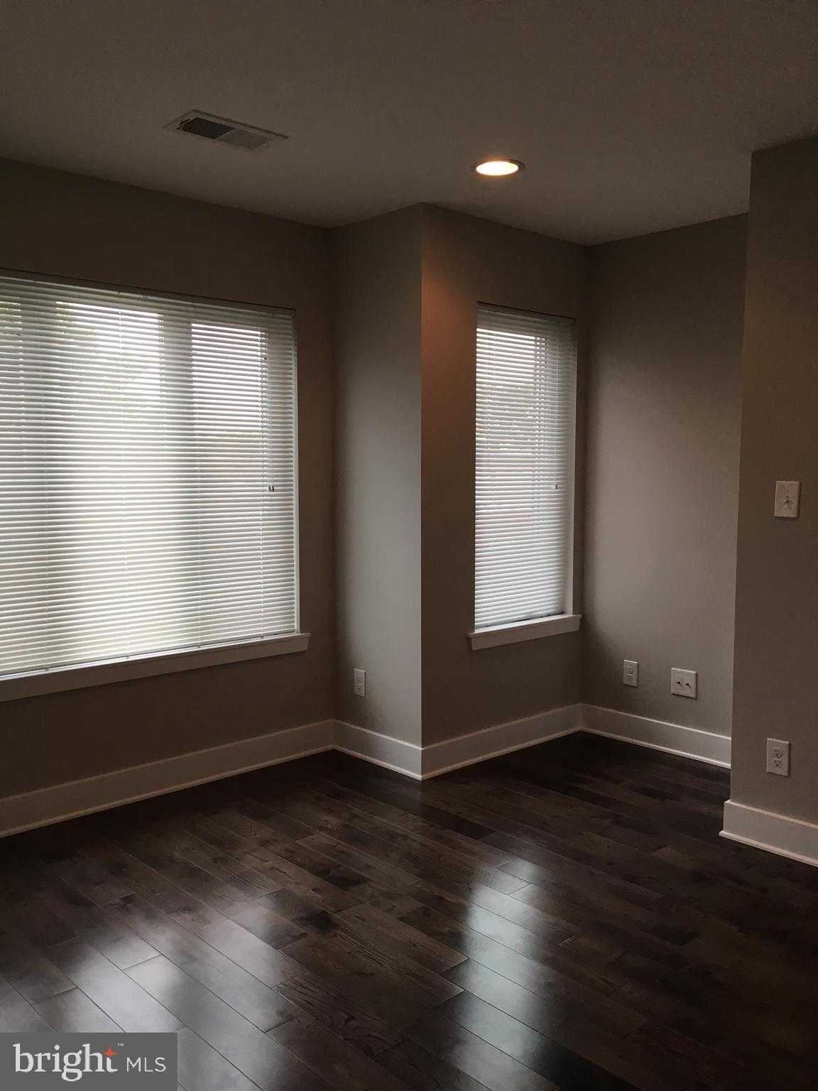 2339 W Thompson St photo 9