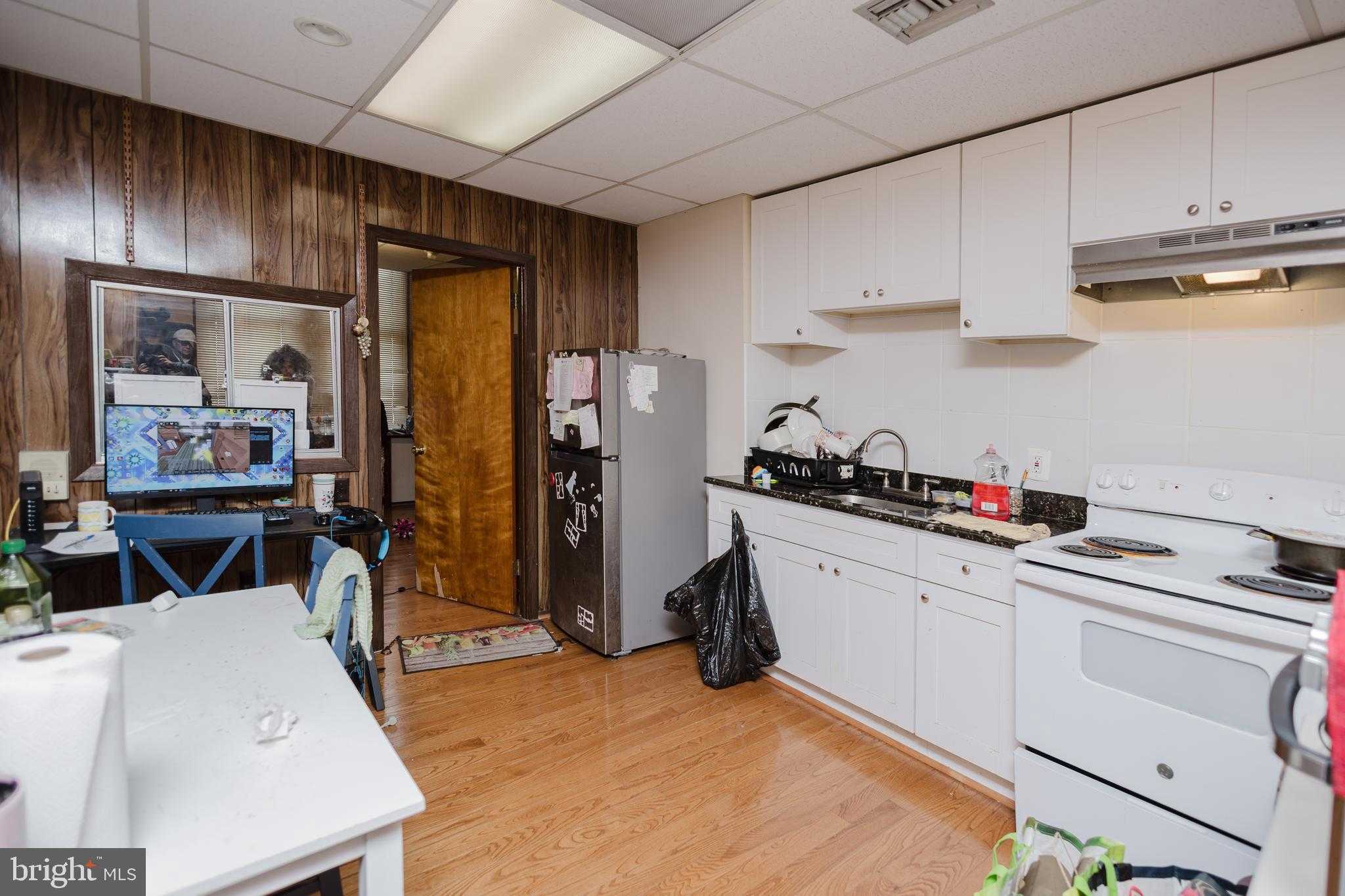 2318 S Broad St photo 8