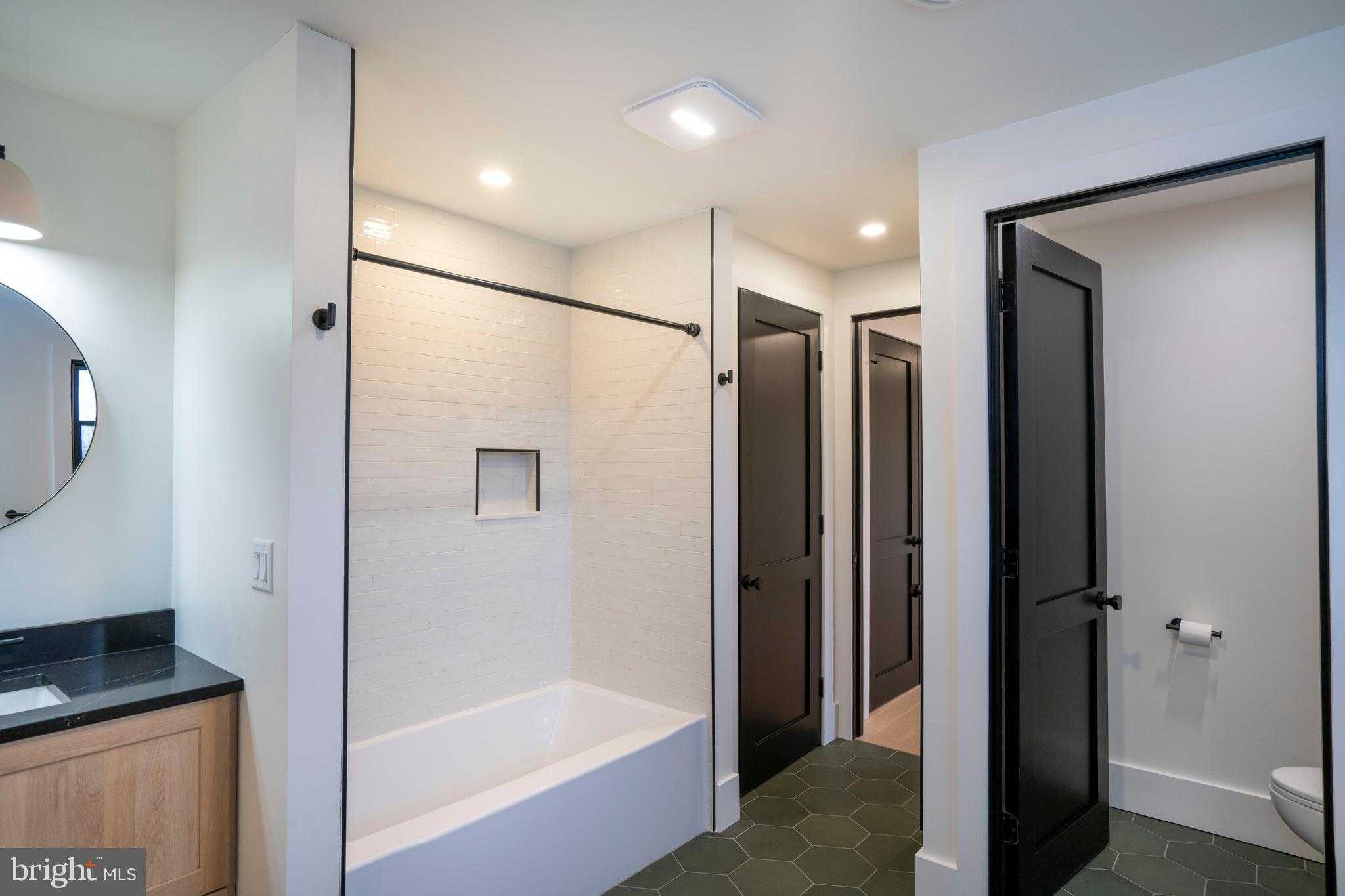 270 Claremont Ave photo 68