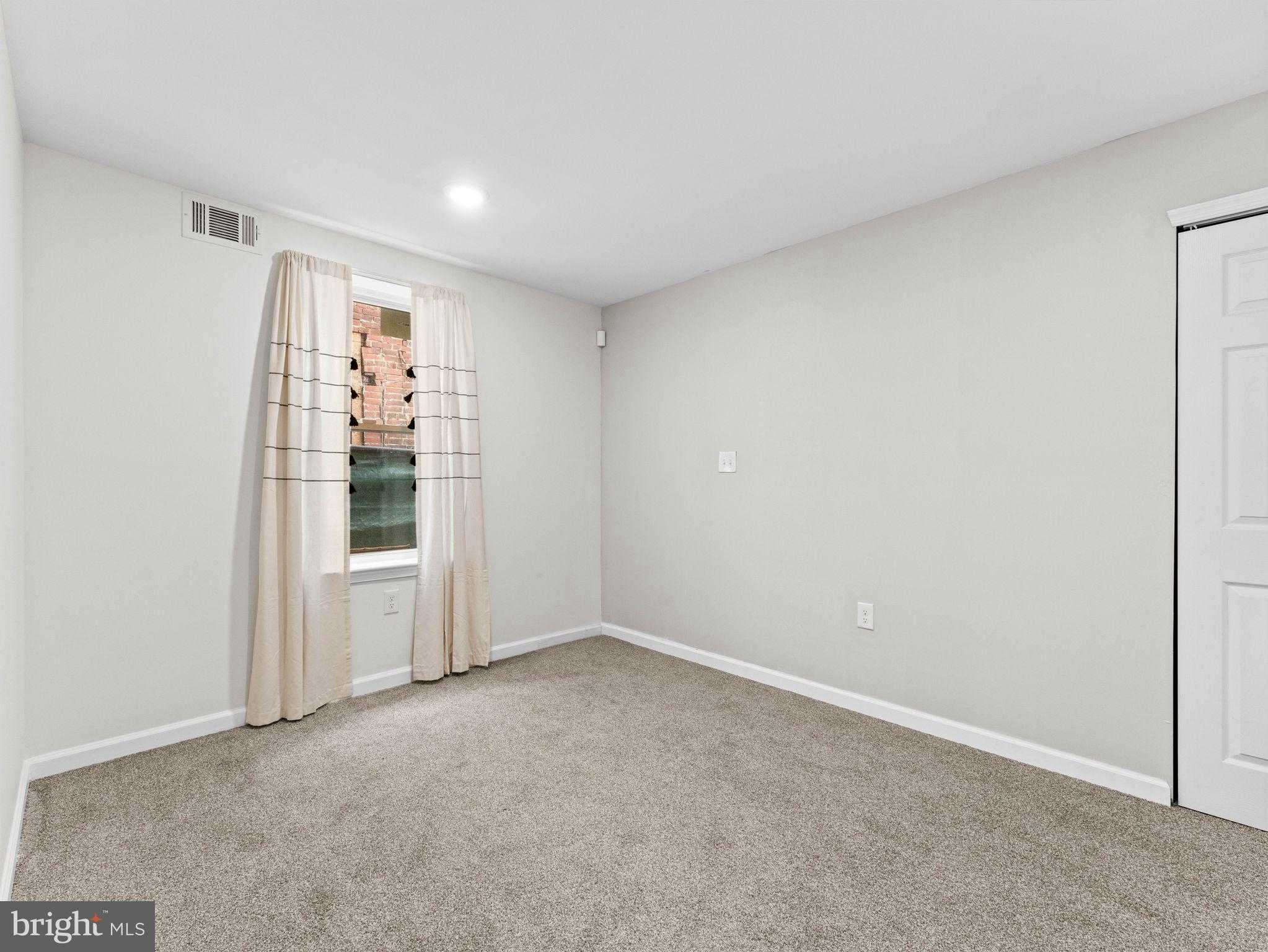 1923 N 20th St photo 14