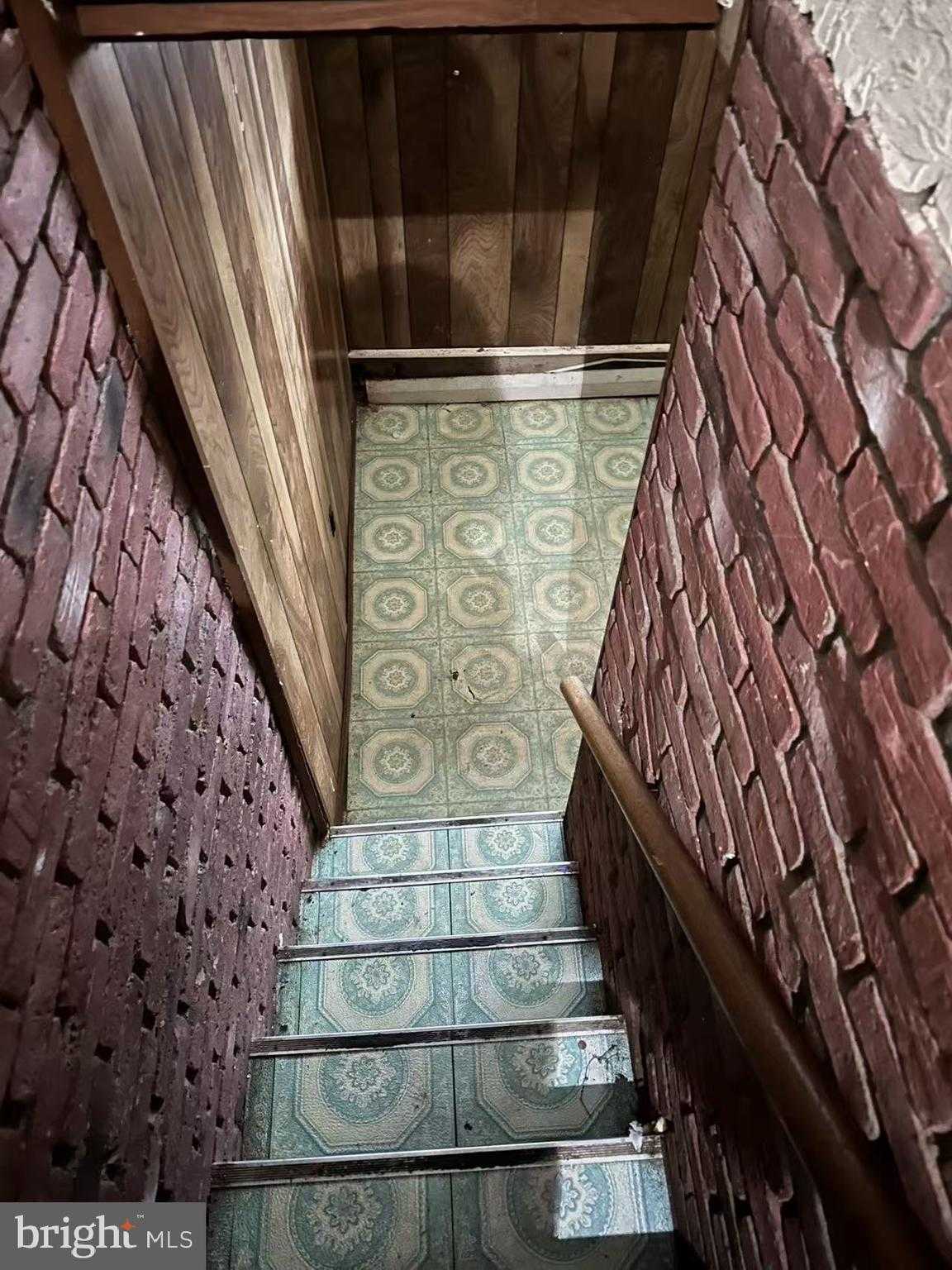 1350 Greeby St photo 10