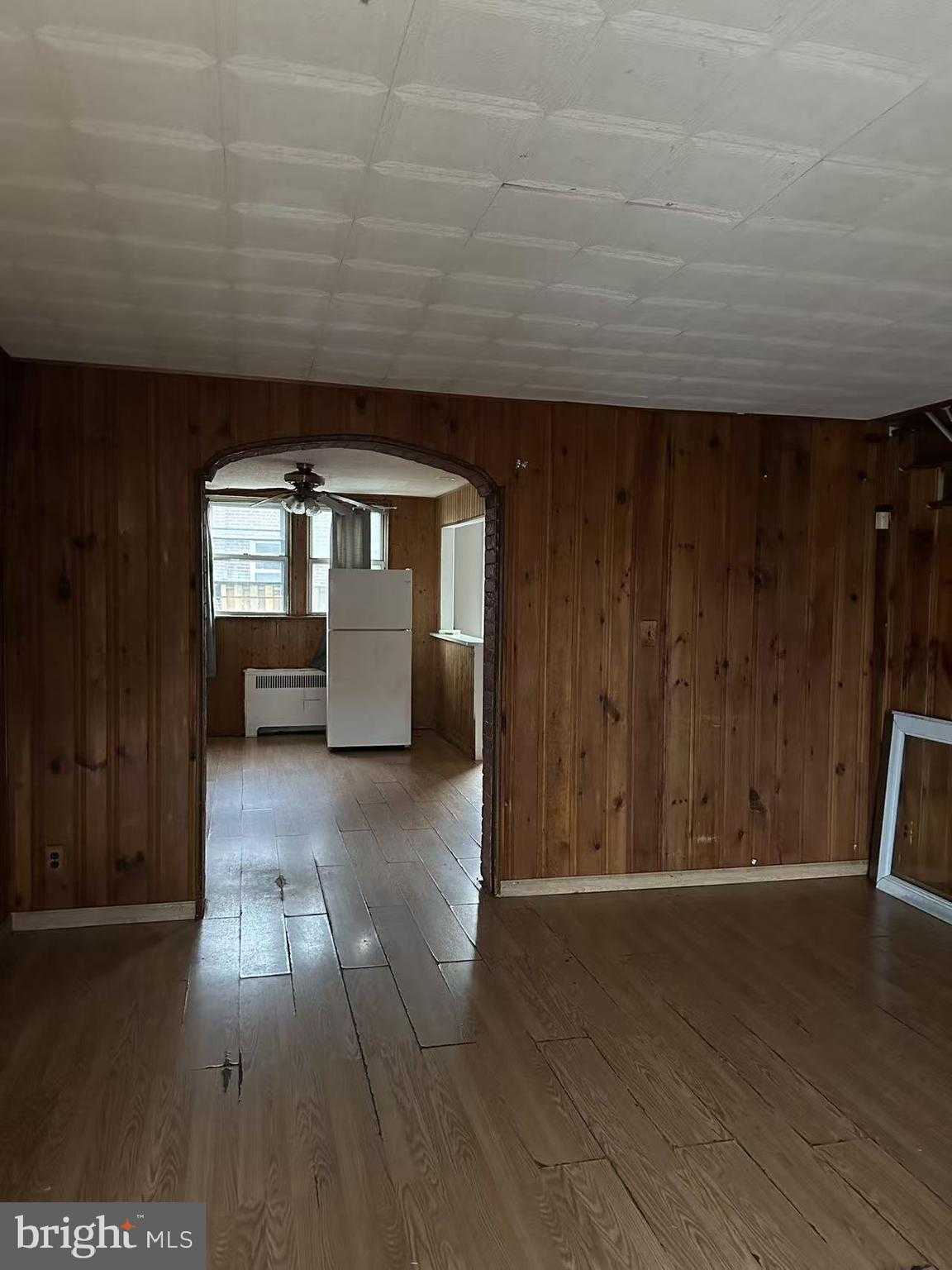 1350 Greeby St photo 4