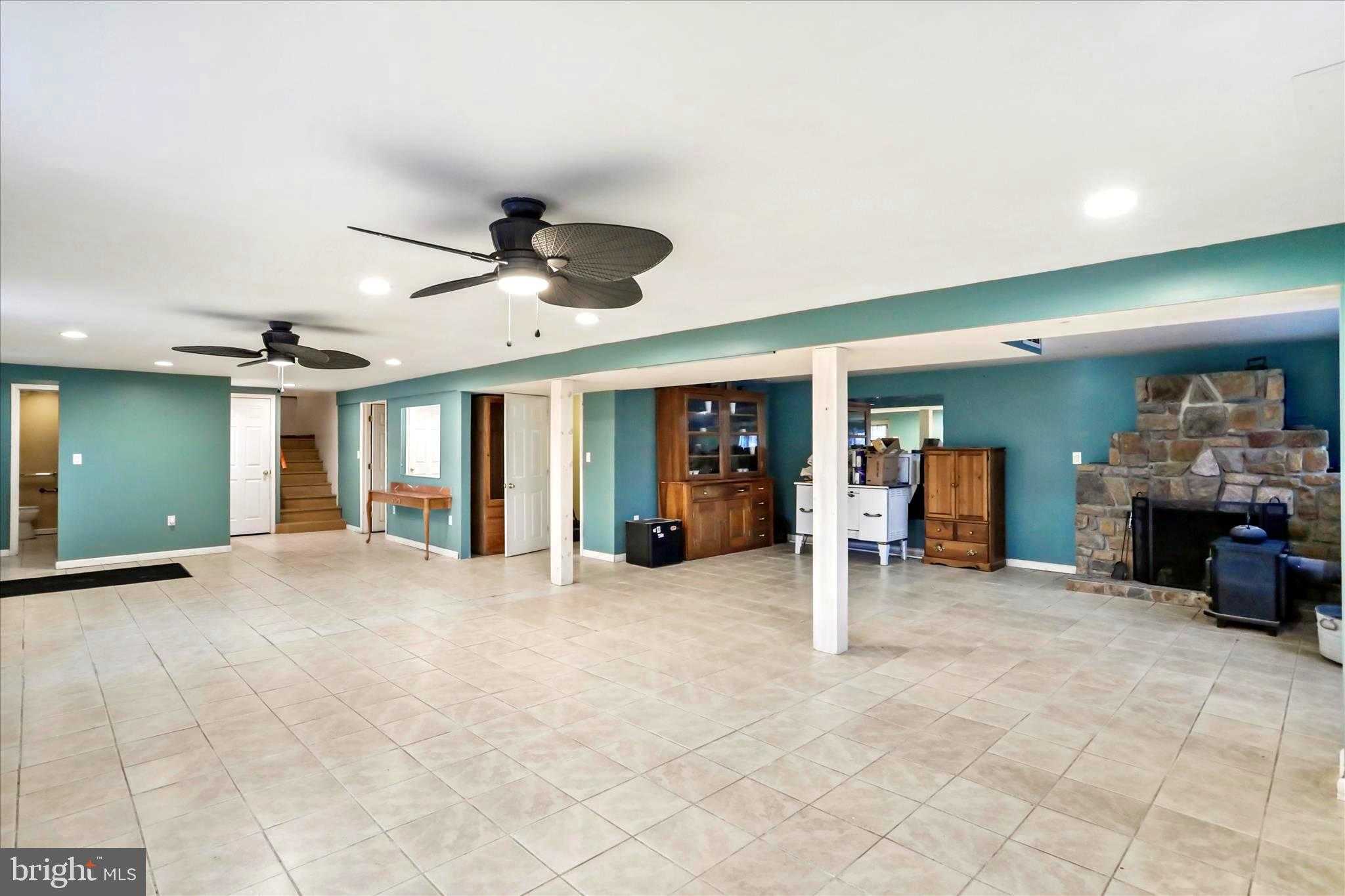 571 Martinsburg Rd photo 27