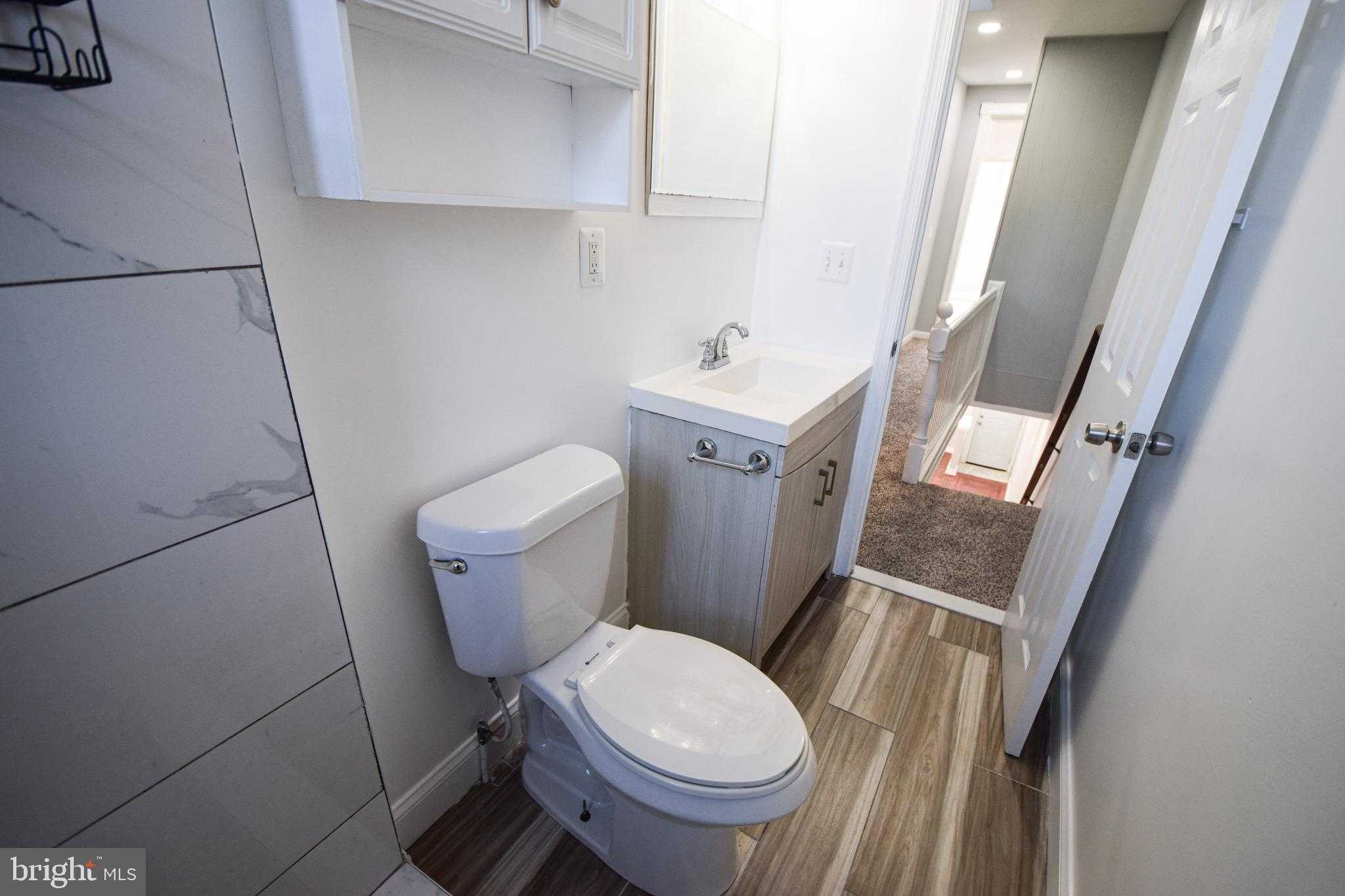 2542 W Pratt St photo 21