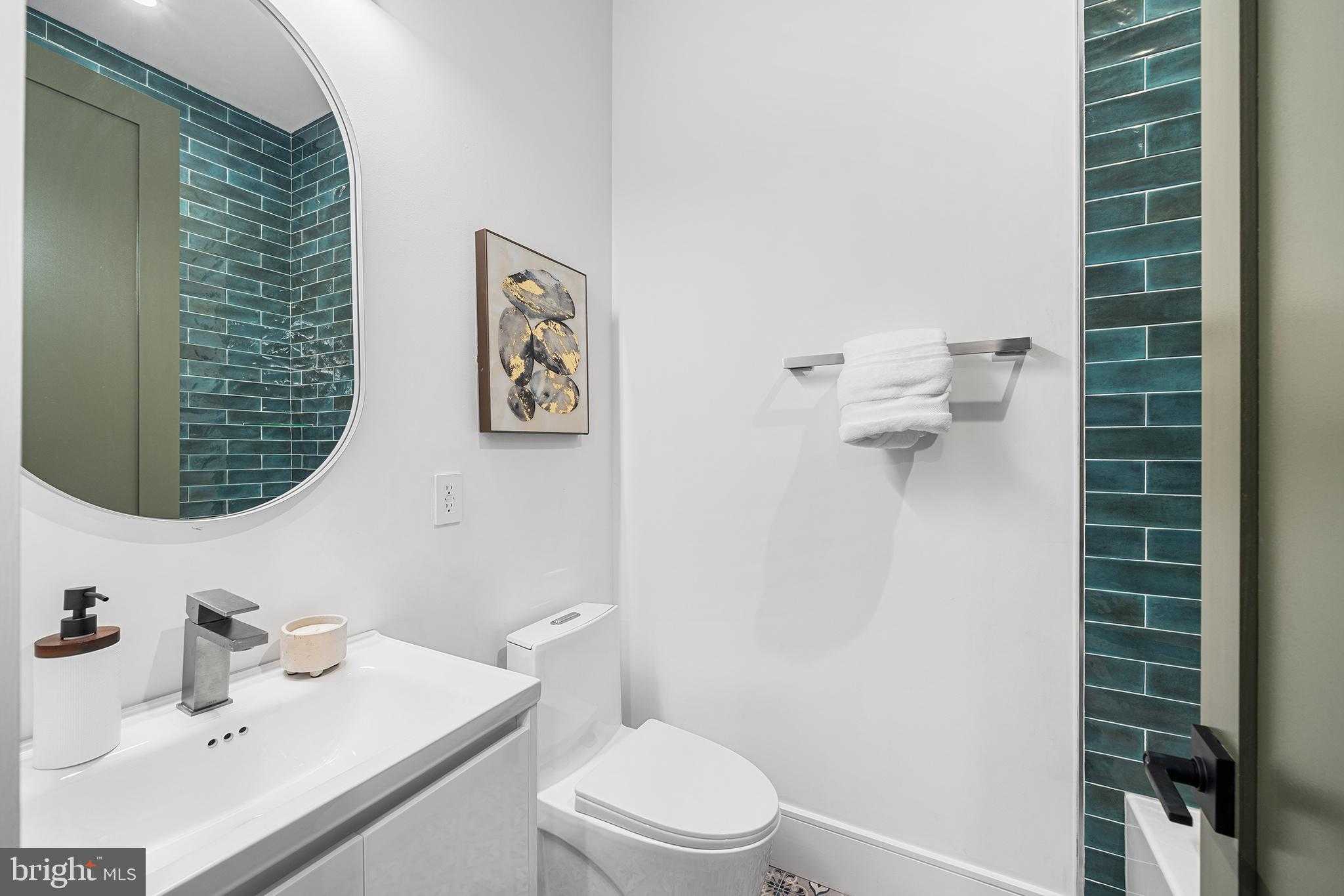 1242 E Oxford St photo 33