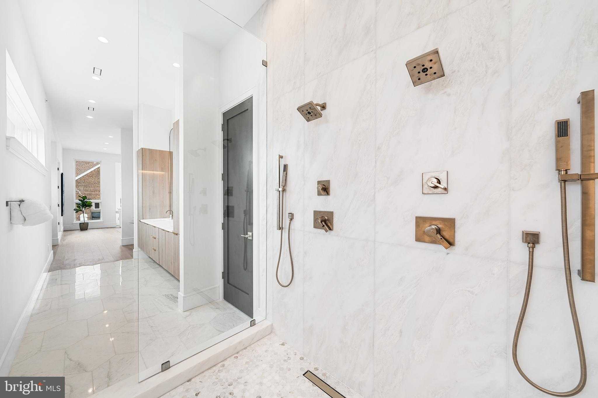 1242 E Oxford St photo 48