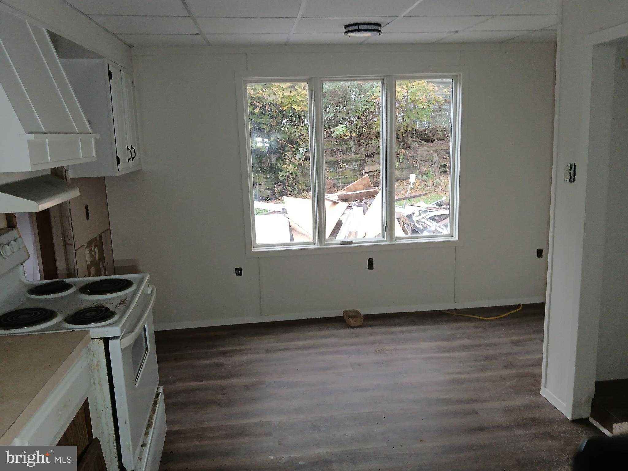 120 N Line St photo 9