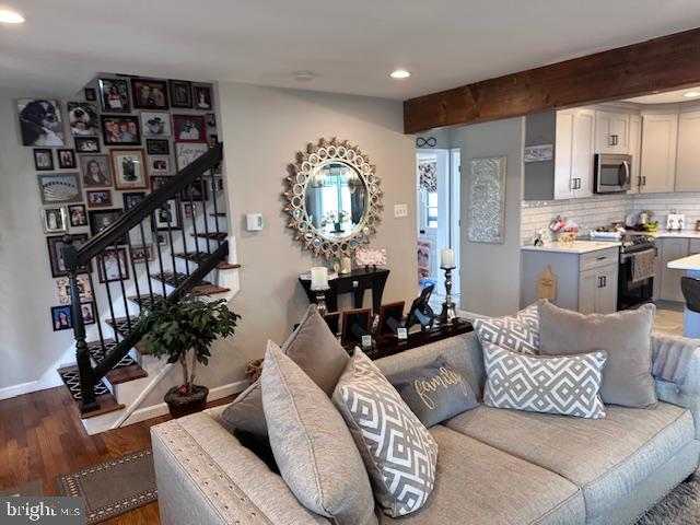 532 Lincoln Ave photo 5