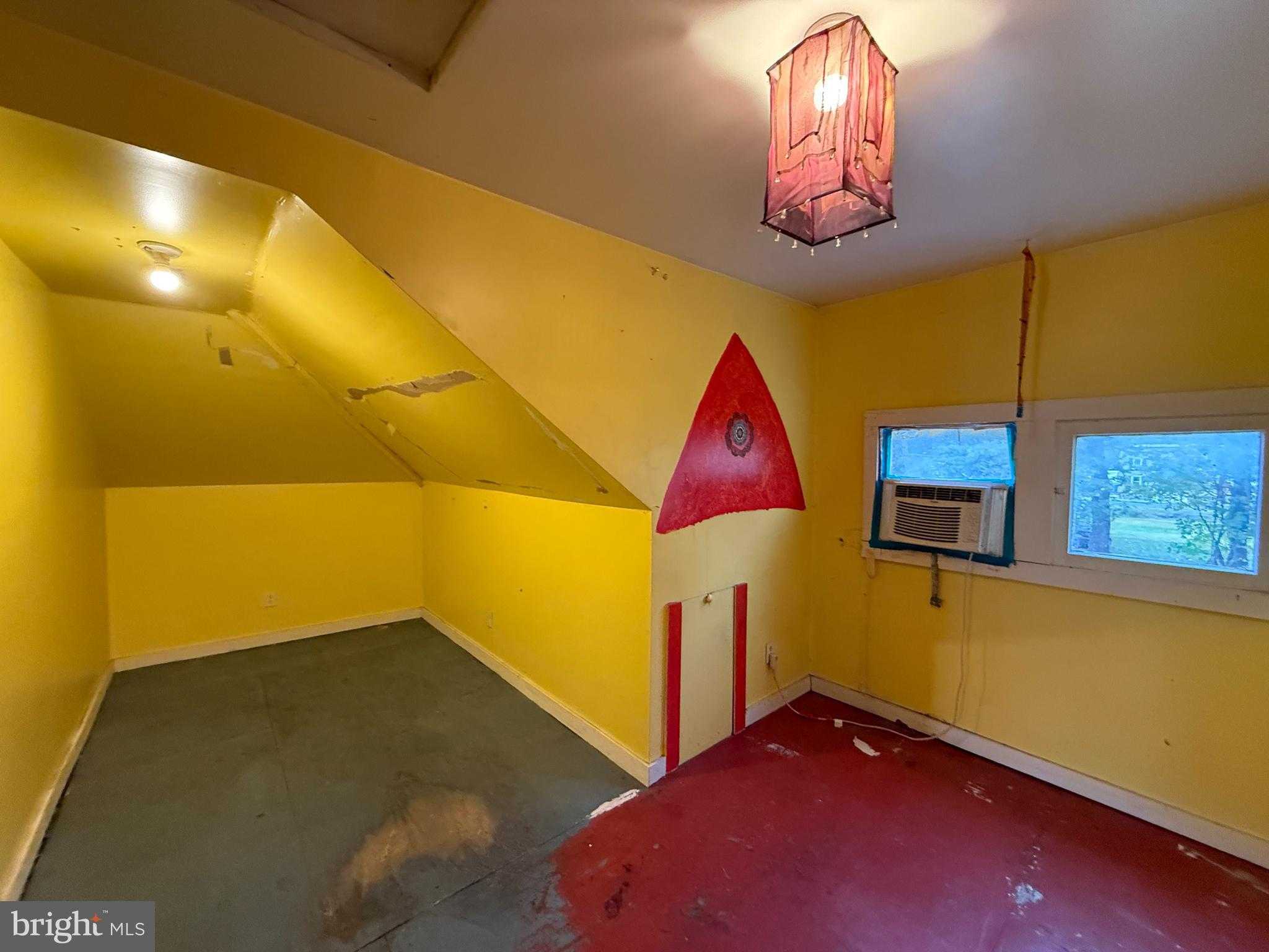 110 N Main St photo 19