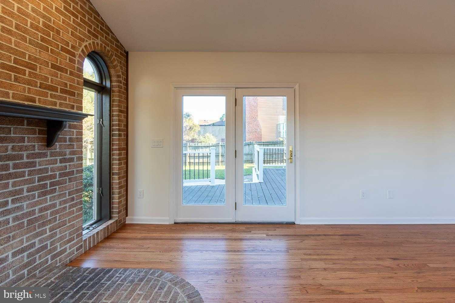 931 Grace St photo 16