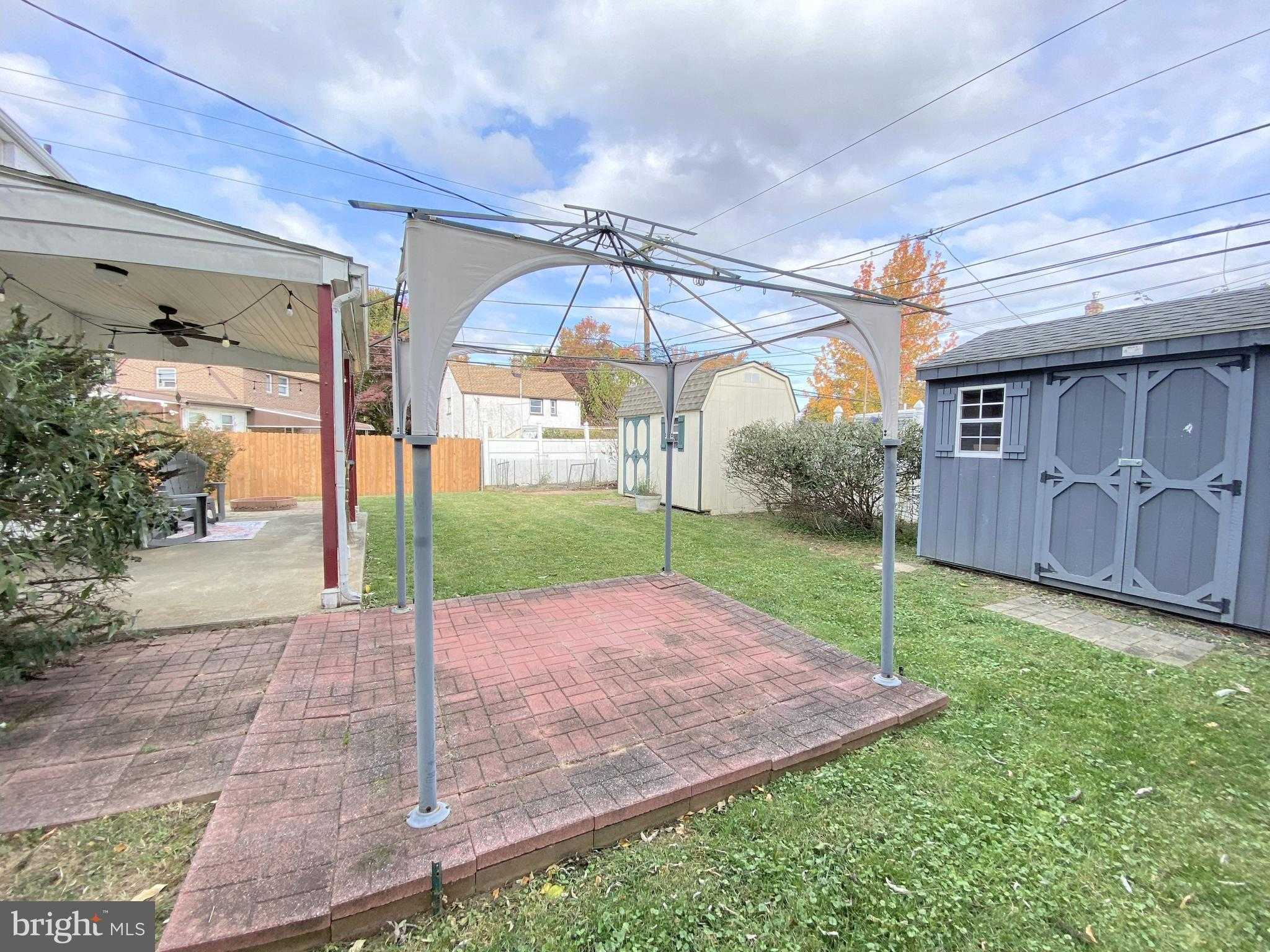 880 Quaint St photo 23