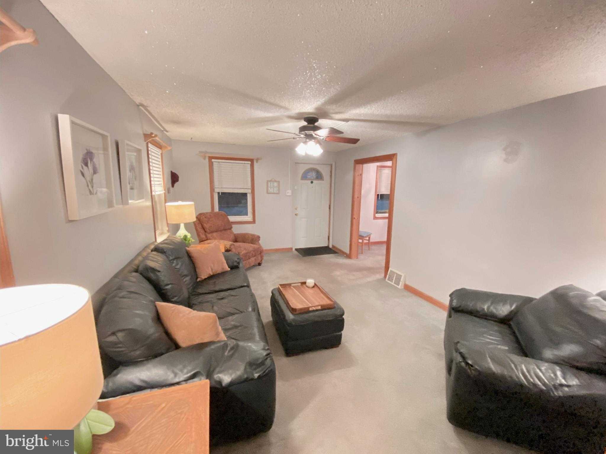 880 Quaint St photo 5