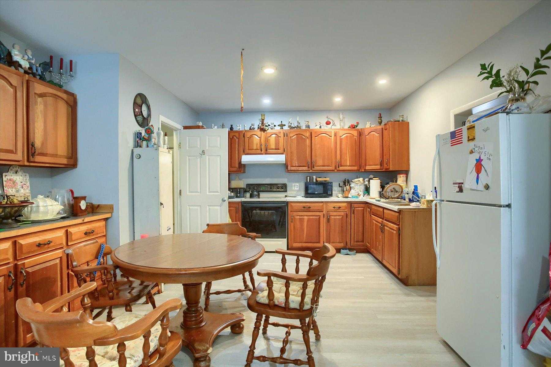 46 N Front St photo 8