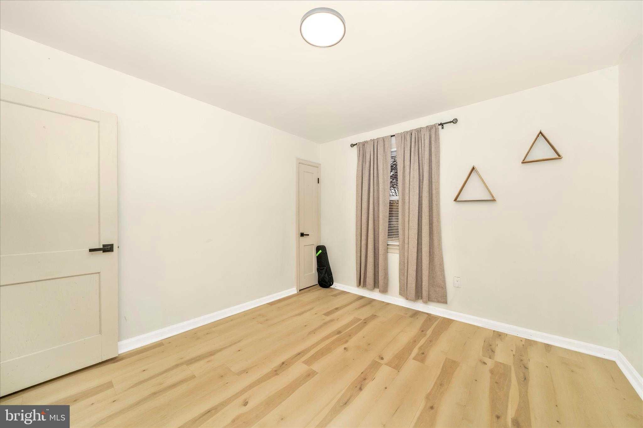 605 Rosemere Ave photo 19