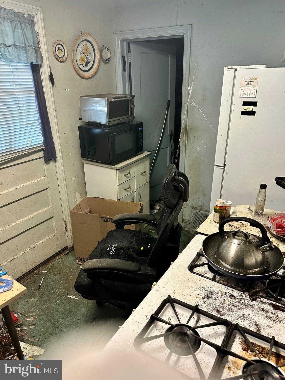 210 Farnham Rd photo 8