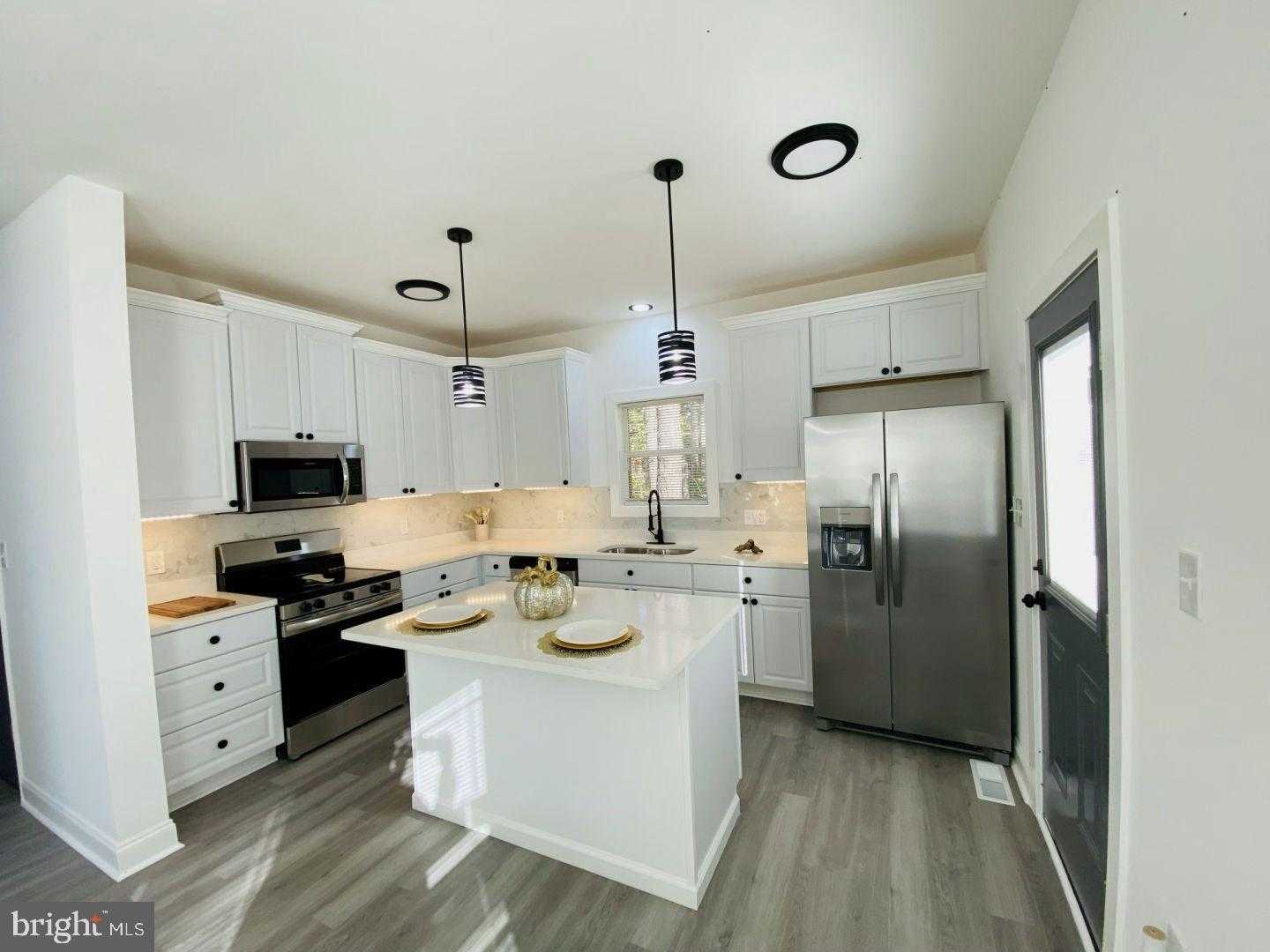 326 2nd Ave photo 32