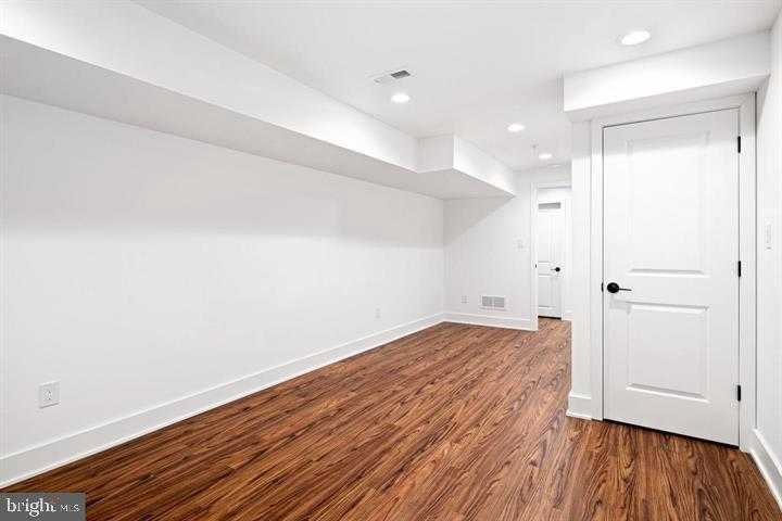 2322 N Mutter St photo 33