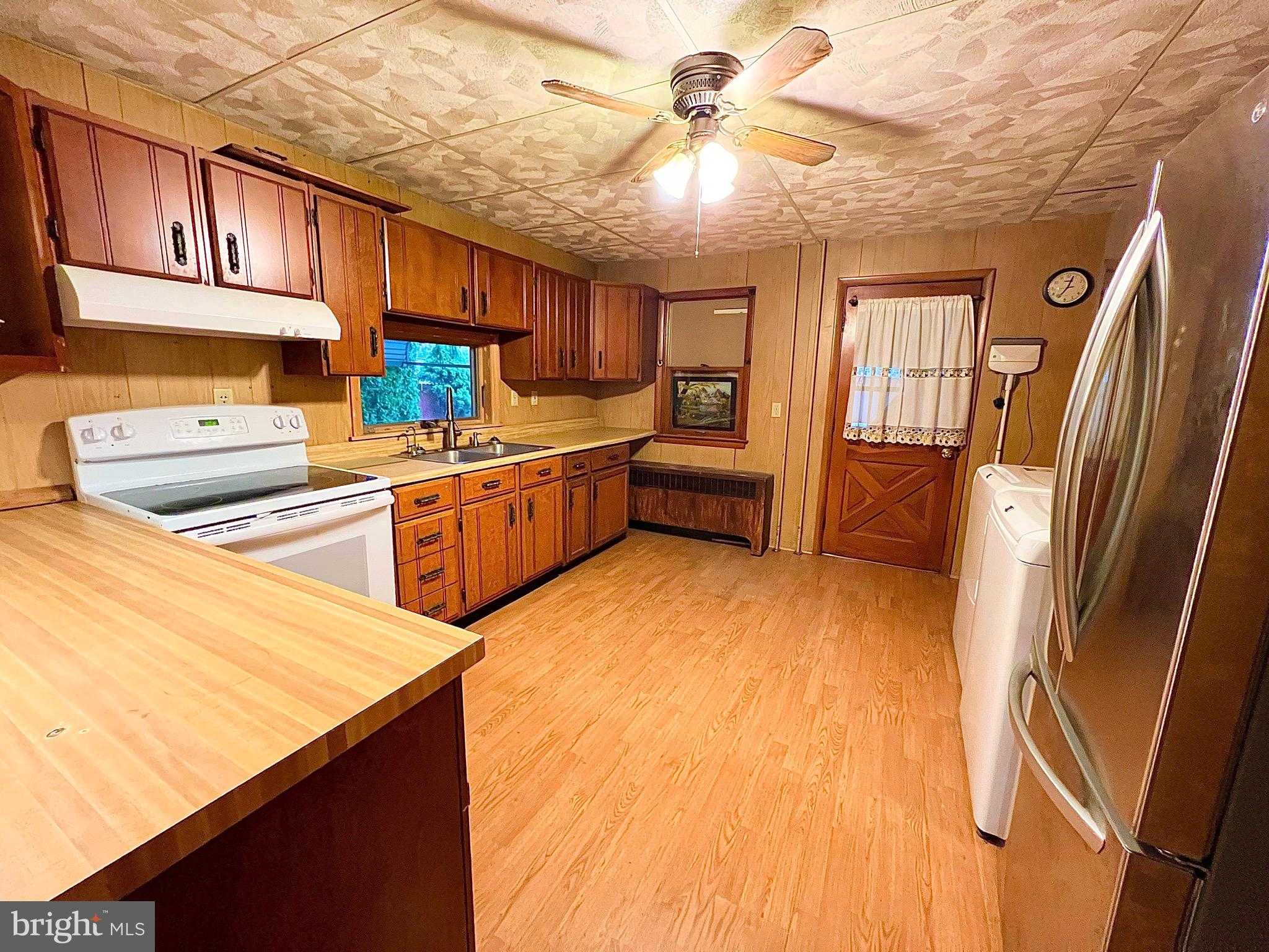 323 N Hobart St photo 17