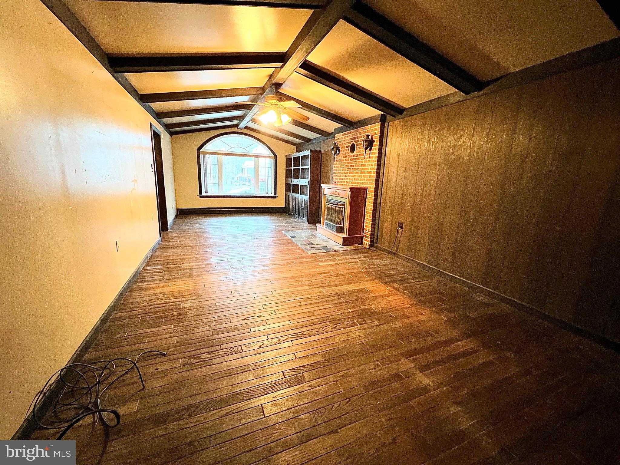 323 N Hobart St photo 4