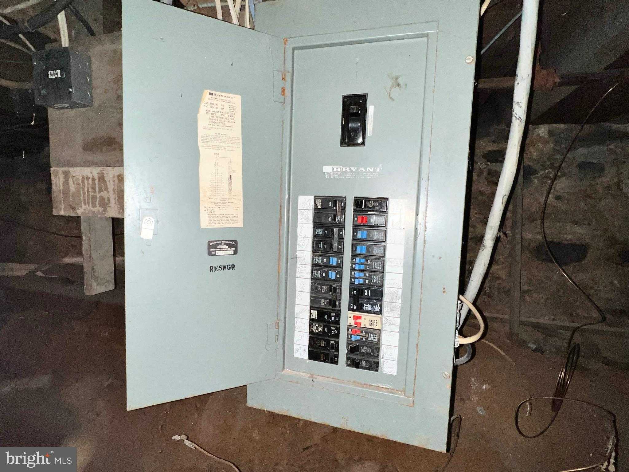 323 N Hobart St photo 49